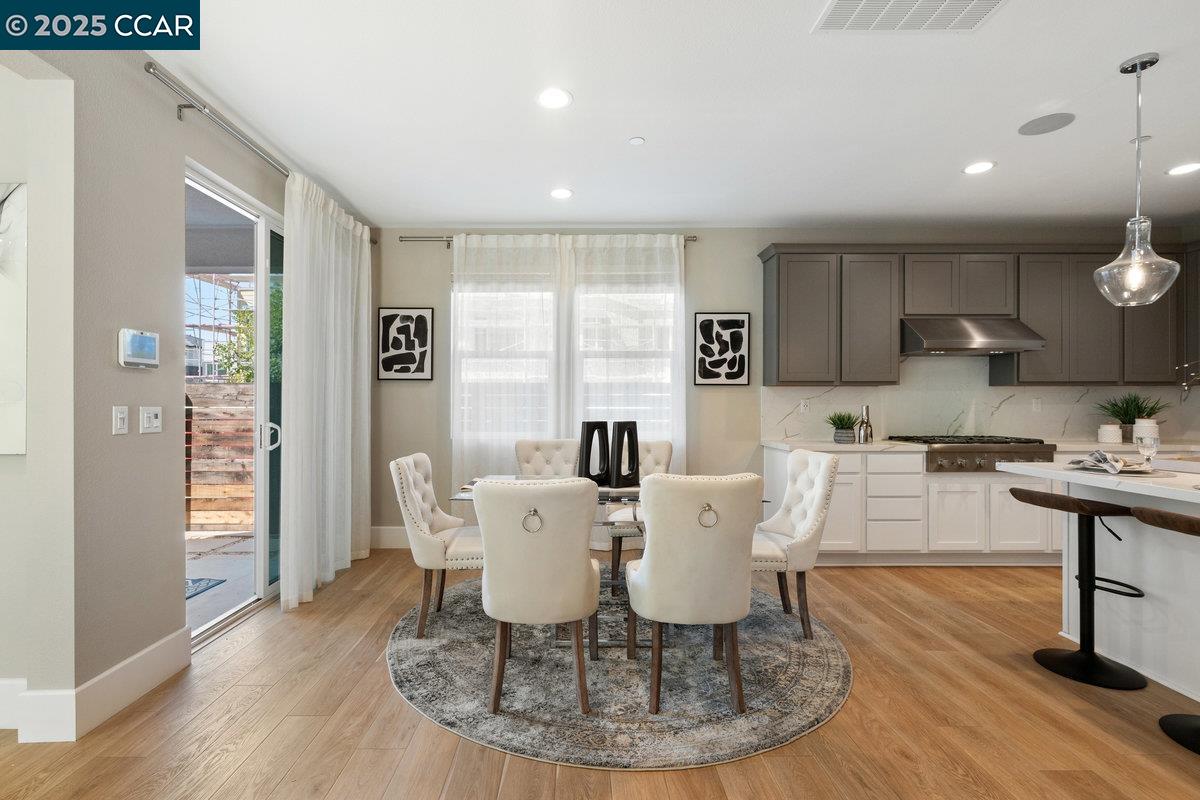 Detail Gallery Image 5 of 45 For 6212 Skyline St, Dublin,  CA 94568 - 6 Beds | 5 Baths