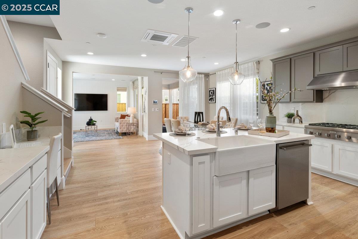 Detail Gallery Image 6 of 45 For 6212 Skyline St, Dublin,  CA 94568 - 6 Beds | 5 Baths