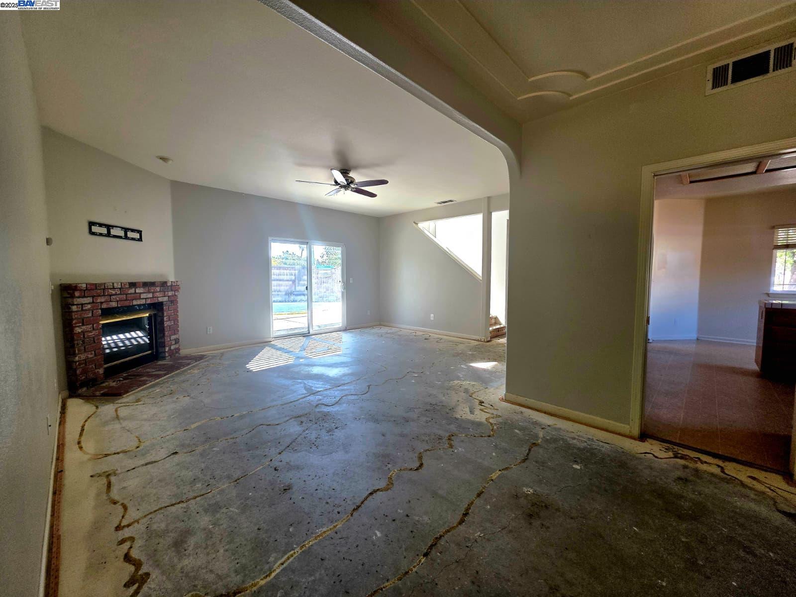 Detail Gallery Image 2 of 14 For 814 Kingman Dr, Vacaville,  CA 95687 - 3 Beds | 2/1 Baths