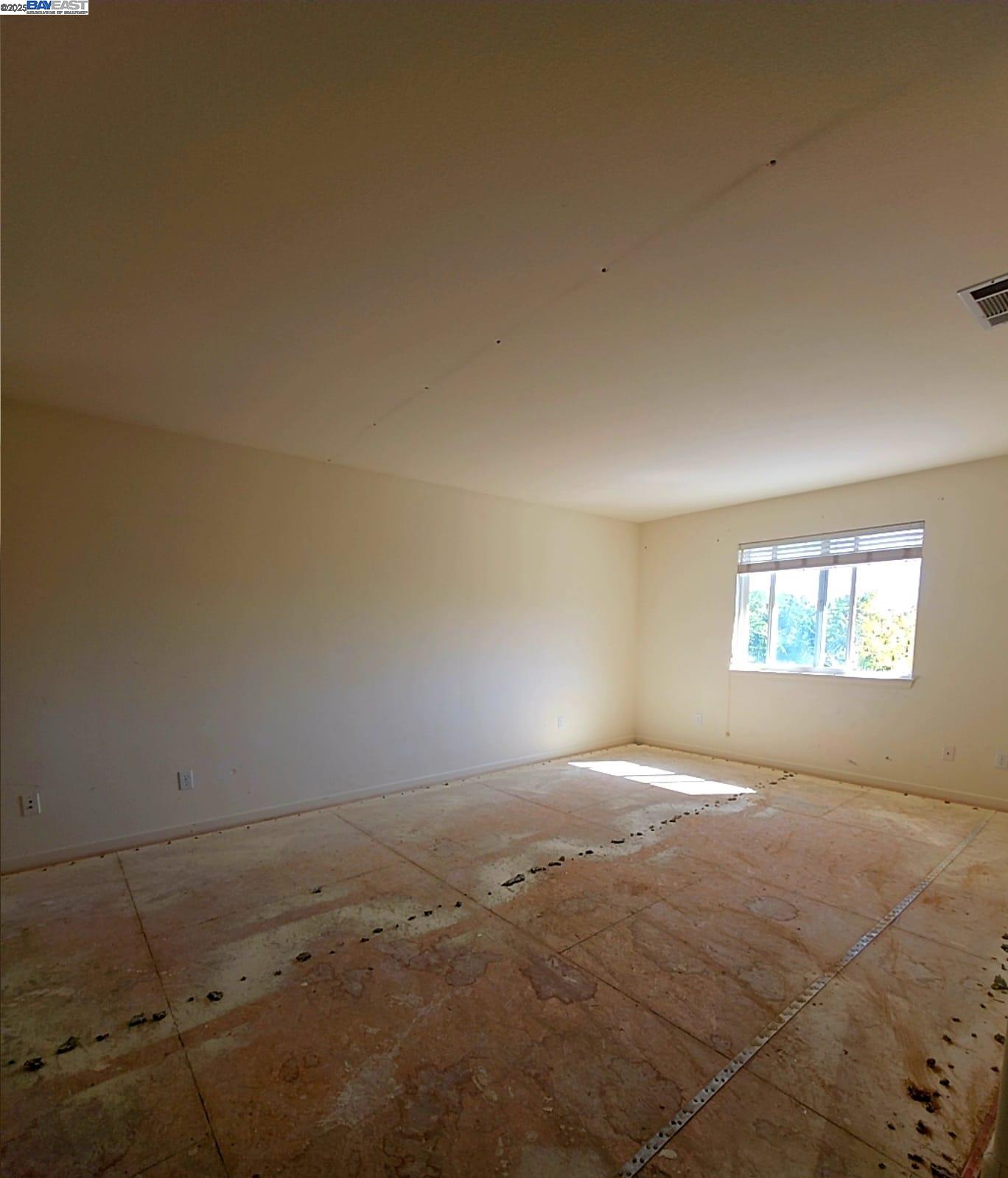 Detail Gallery Image 6 of 14 For 814 Kingman Dr, Vacaville,  CA 95687 - 3 Beds | 2/1 Baths