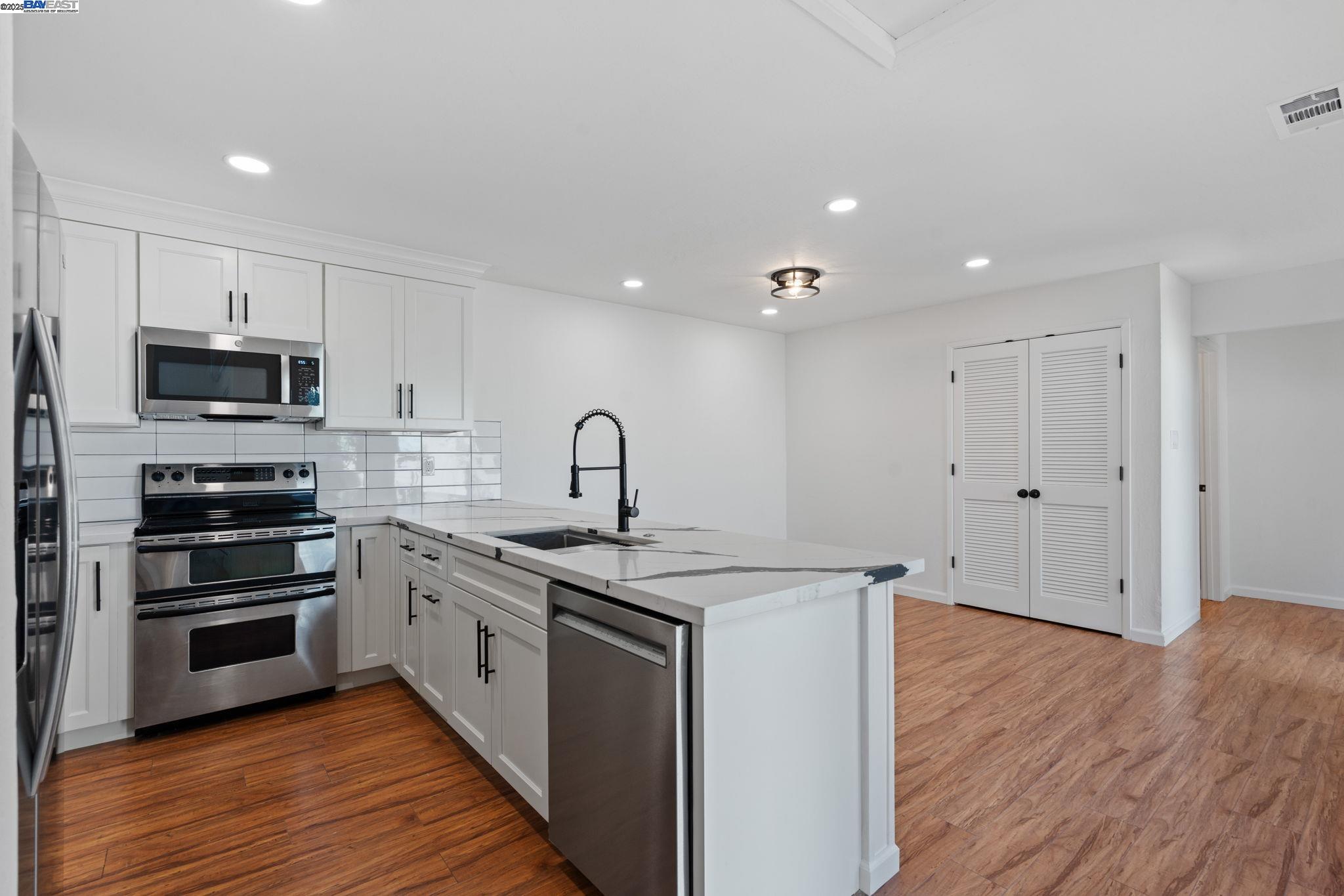 Photo #12: 41111724 Listing: Photo #12