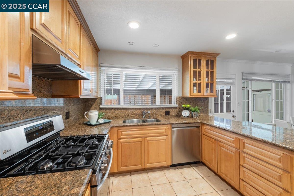 Detail Gallery Image 12 of 60 For 2356 Bermuda Ln, Hayward,  CA 94545 - 3 Beds | 2 Baths