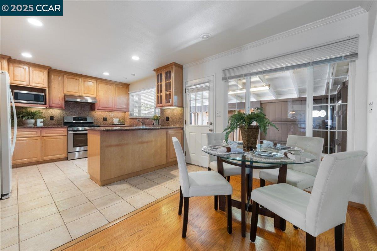 Detail Gallery Image 8 of 60 For 2356 Bermuda Ln, Hayward,  CA 94545 - 3 Beds | 2 Baths