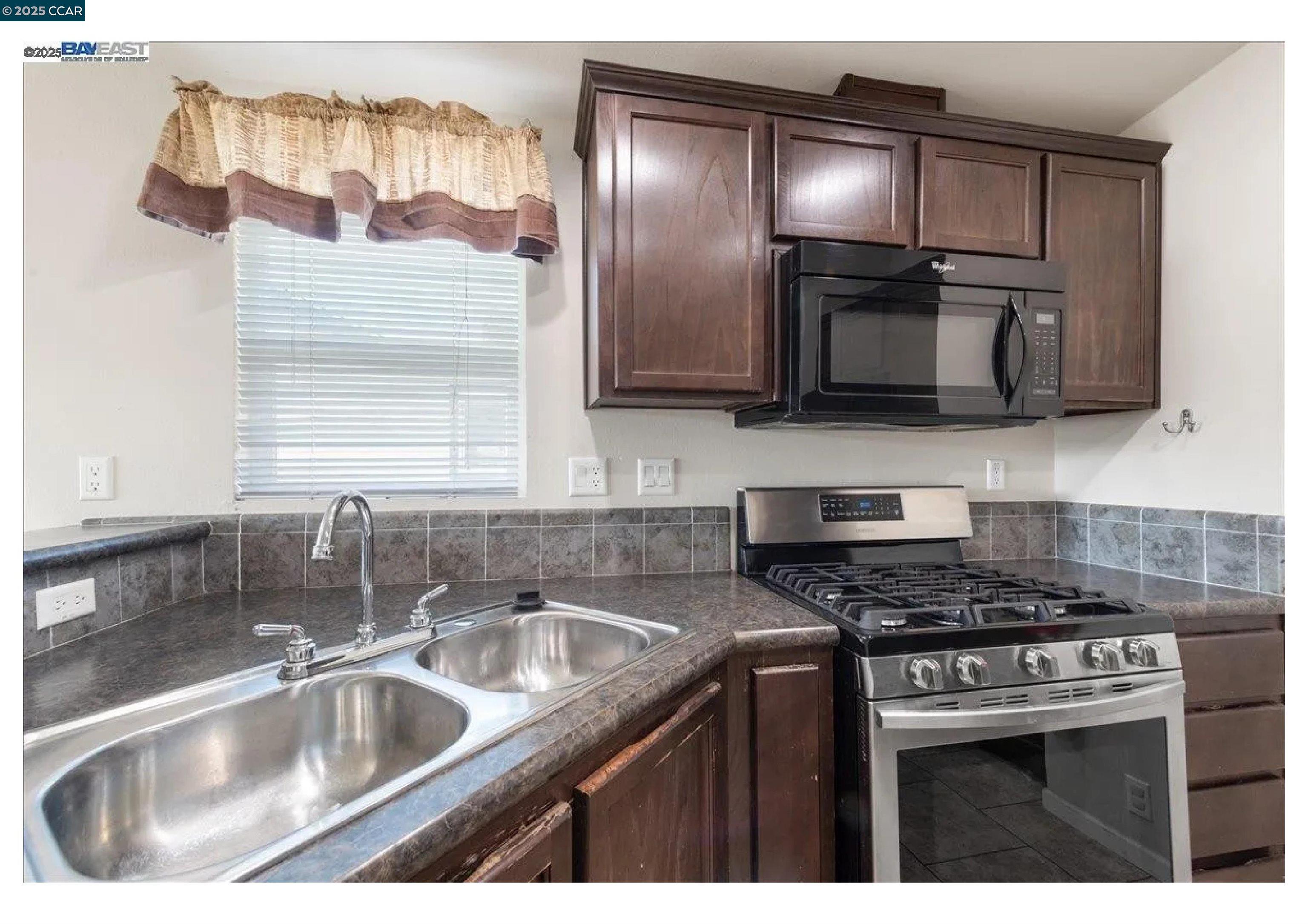 Detail Gallery Image 6 of 13 For 341 Vista Del Rio #102,  Pacheco,  CA 94553-0000 - 2 Beds | 2 Baths