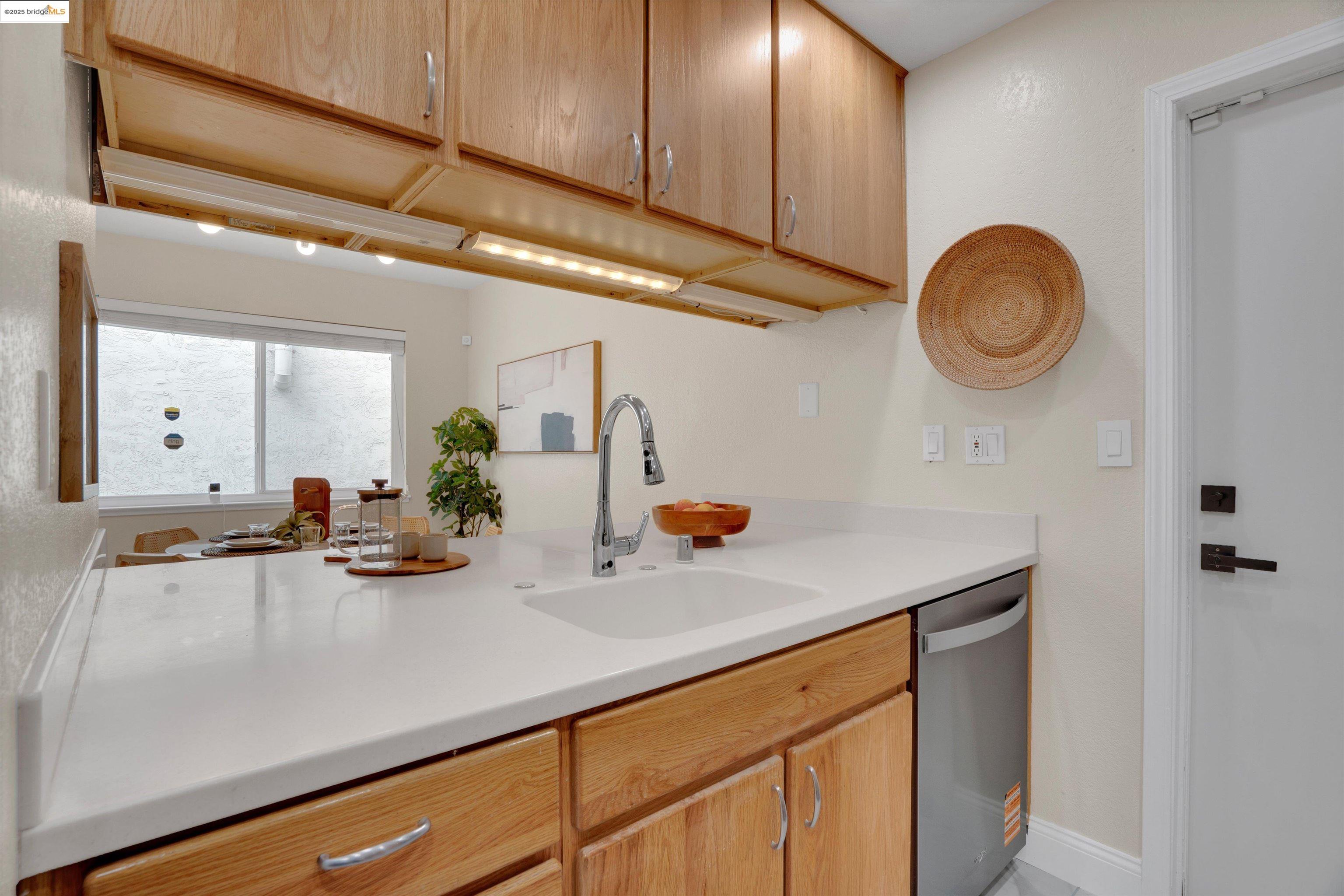 Detail Gallery Image 12 of 23 For 1812 Home Gate Dr, San Jose,  CA 95148 - 3 Beds | 2/1 Baths