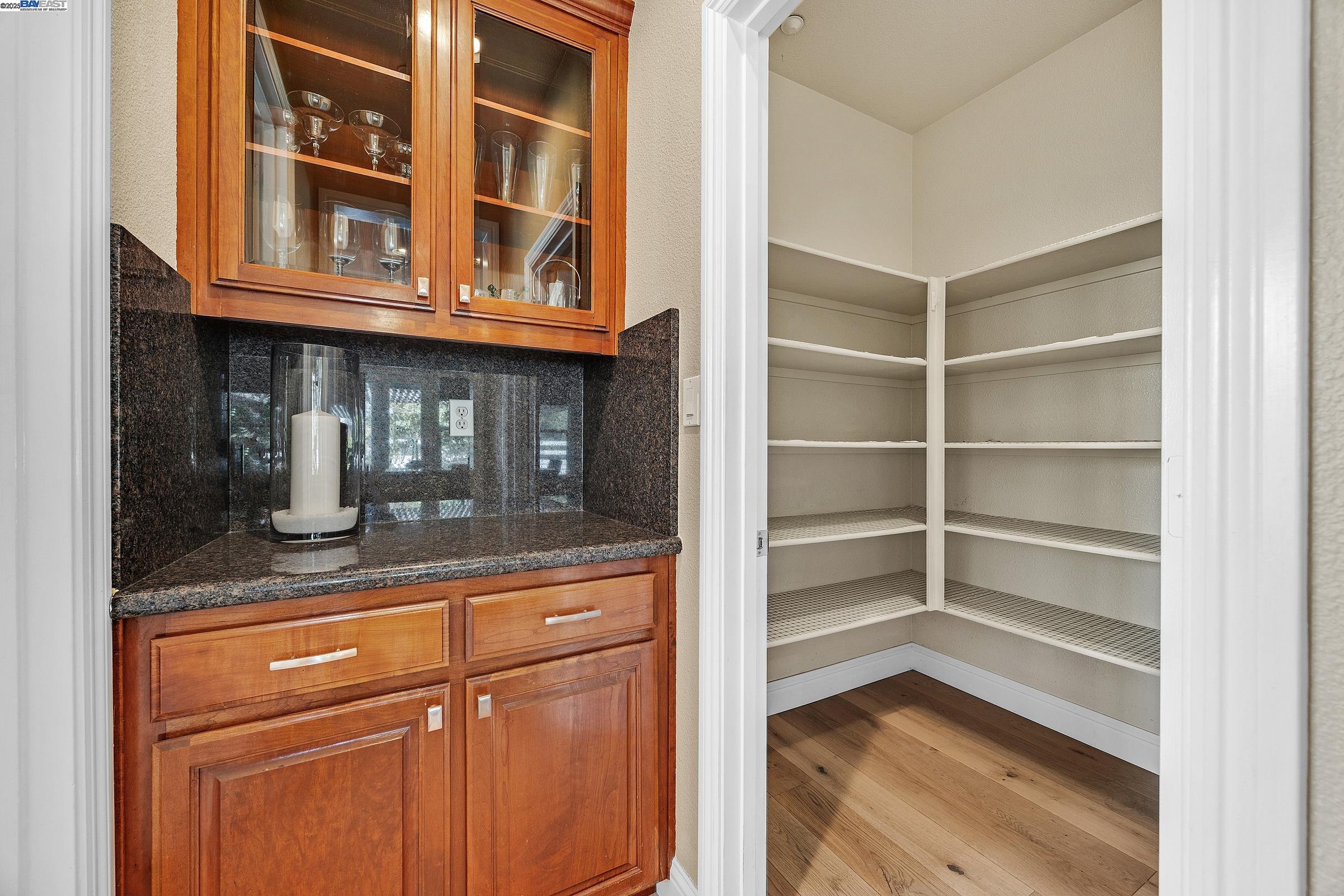 Detail Gallery Image 9 of 52 For 2304 White Oak Pl, Livermore,  CA 94550 - 6 Beds | 4/1 Baths