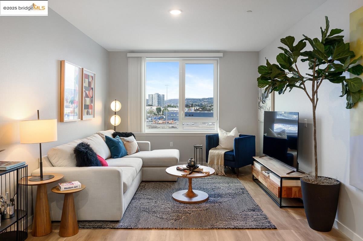 Detail Gallery Image 1 of 43 For 260 Brooklyn Basin Way #540,  Oakland,  CA 94606 - 1 Beds | 1 Baths