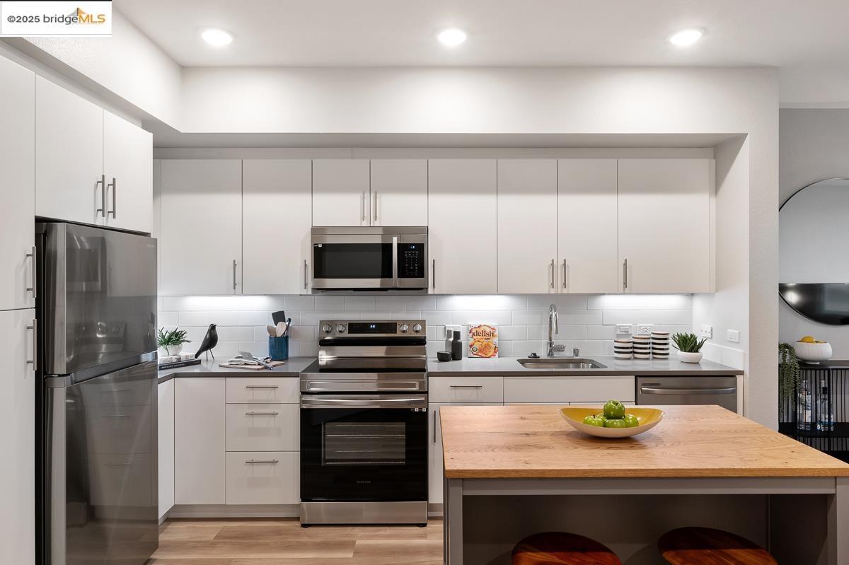 Detail Gallery Image 13 of 43 For 260 Brooklyn Basin Way #540,  Oakland,  CA 94606 - 1 Beds | 1 Baths