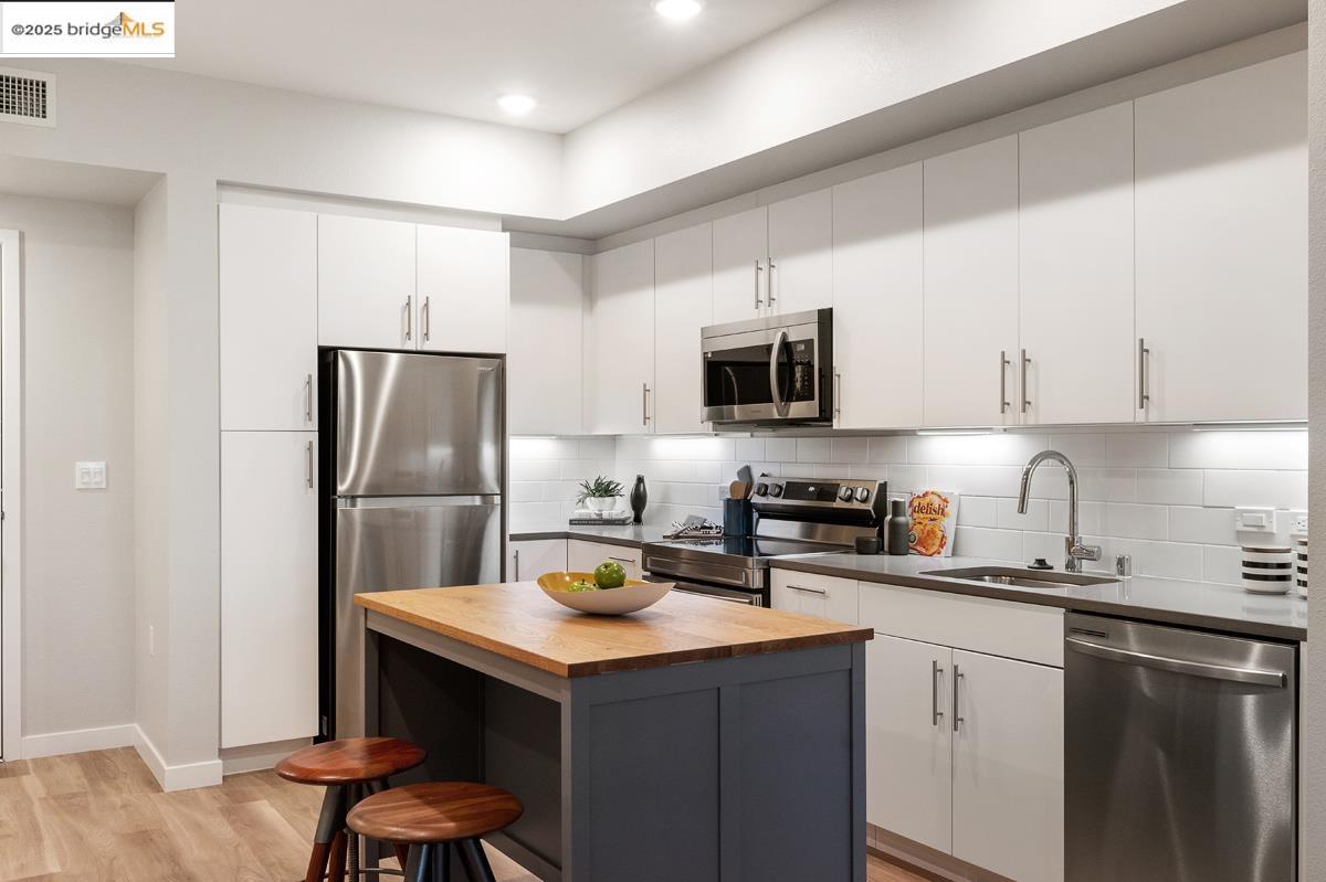 Detail Gallery Image 15 of 43 For 260 Brooklyn Basin Way #540,  Oakland,  CA 94606 - 1 Beds | 1 Baths