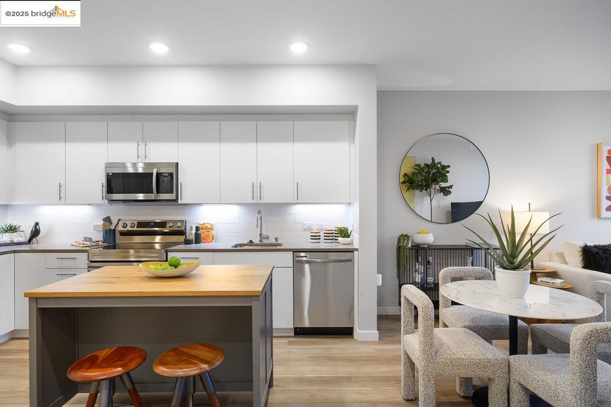 Detail Gallery Image 8 of 43 For 260 Brooklyn Basin Way #540,  Oakland,  CA 94606 - 1 Beds | 1 Baths