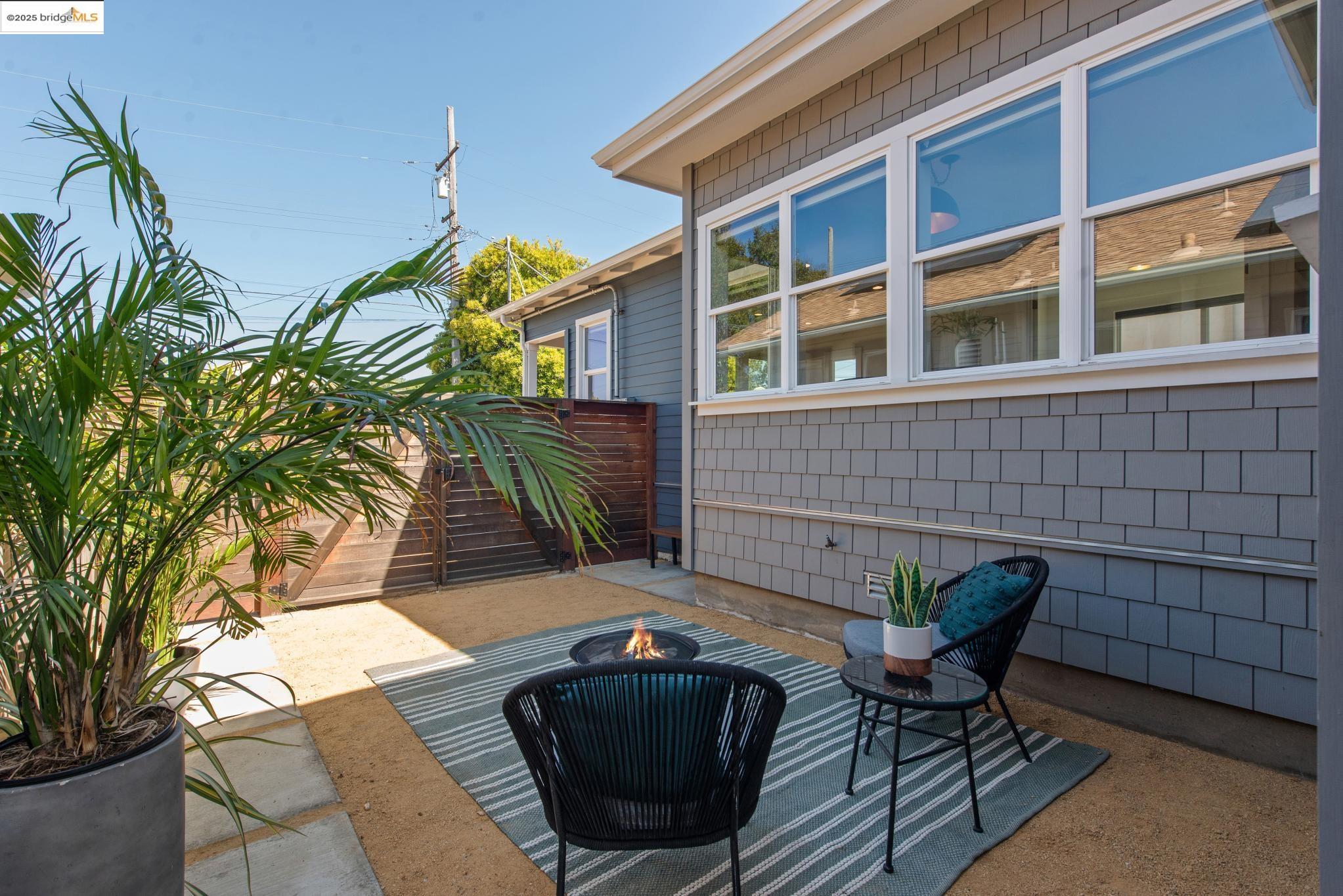 Detail Gallery Image 14 of 60 For 1120 Garfield Avenue, Albany,  CA 94706 - 4 Beds | 3 Baths