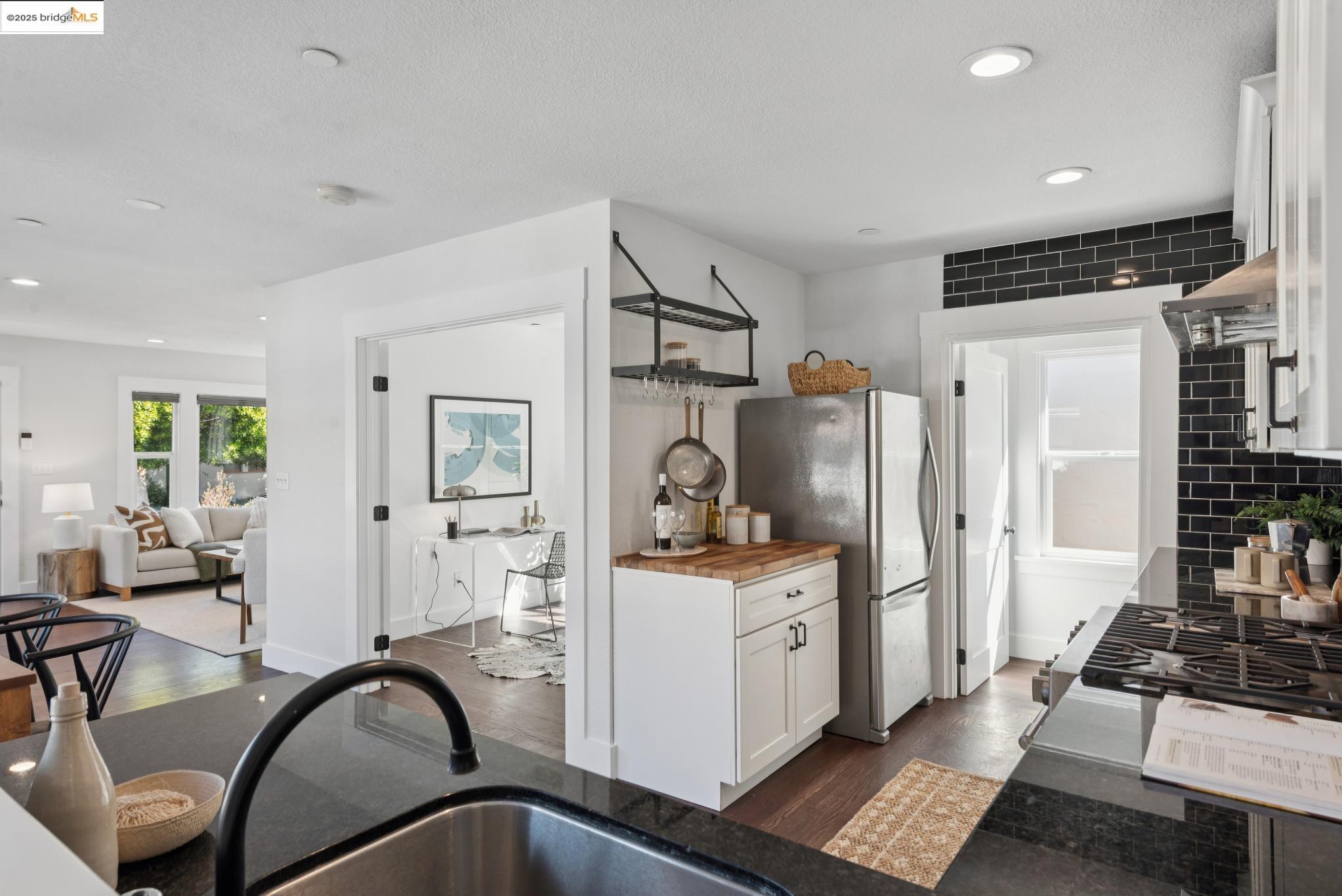 Detail Gallery Image 19 of 60 For 1120 Garfield Avenue, Albany,  CA 94706 - 4 Beds | 3 Baths