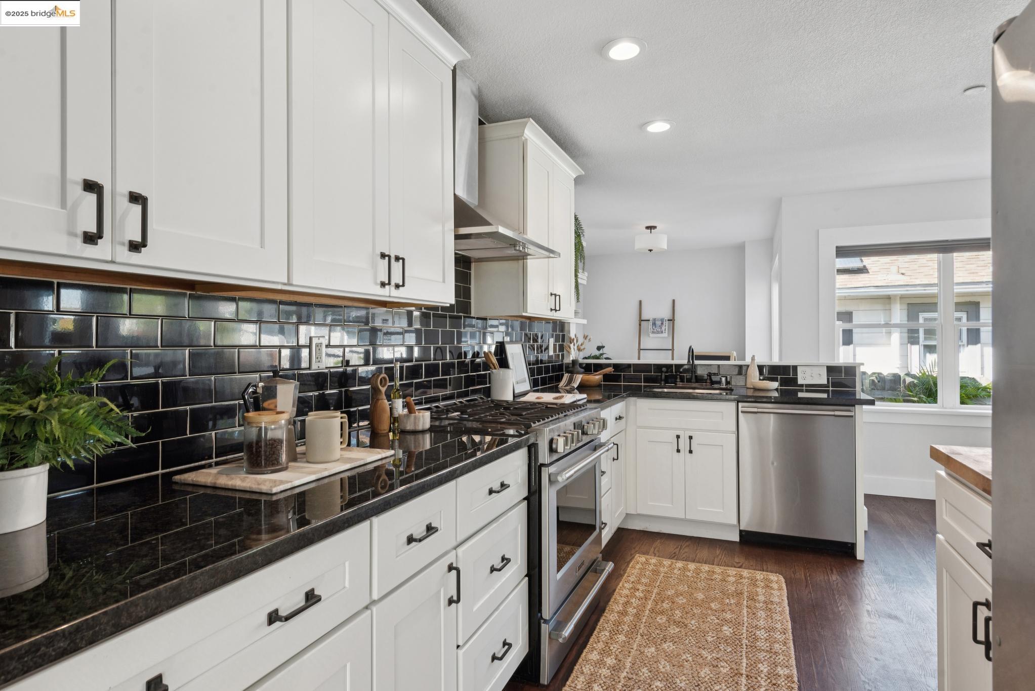 Detail Gallery Image 23 of 60 For 1120 Garfield Avenue, Albany,  CA 94706 - 4 Beds | 3 Baths