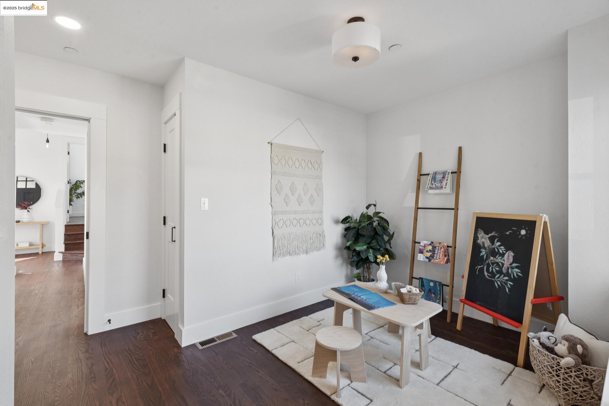 Detail Gallery Image 28 of 60 For 1120 Garfield Avenue, Albany,  CA 94706 - 4 Beds | 3 Baths