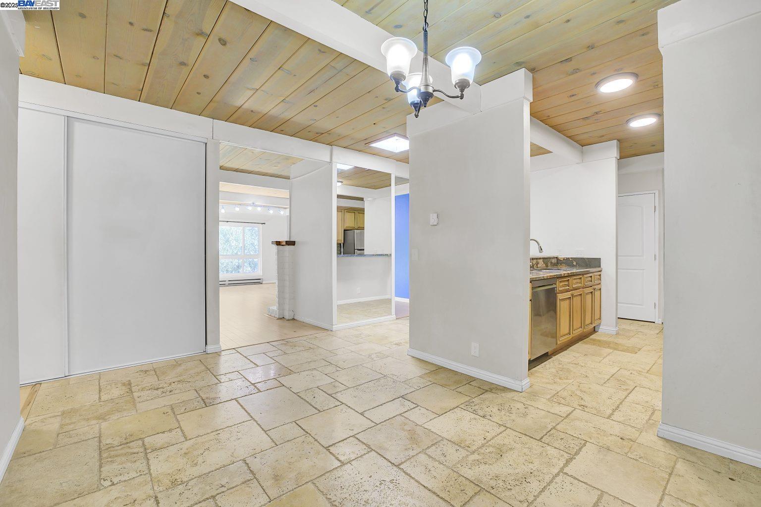 Photo #11: 41111742 Listing: Photo #11