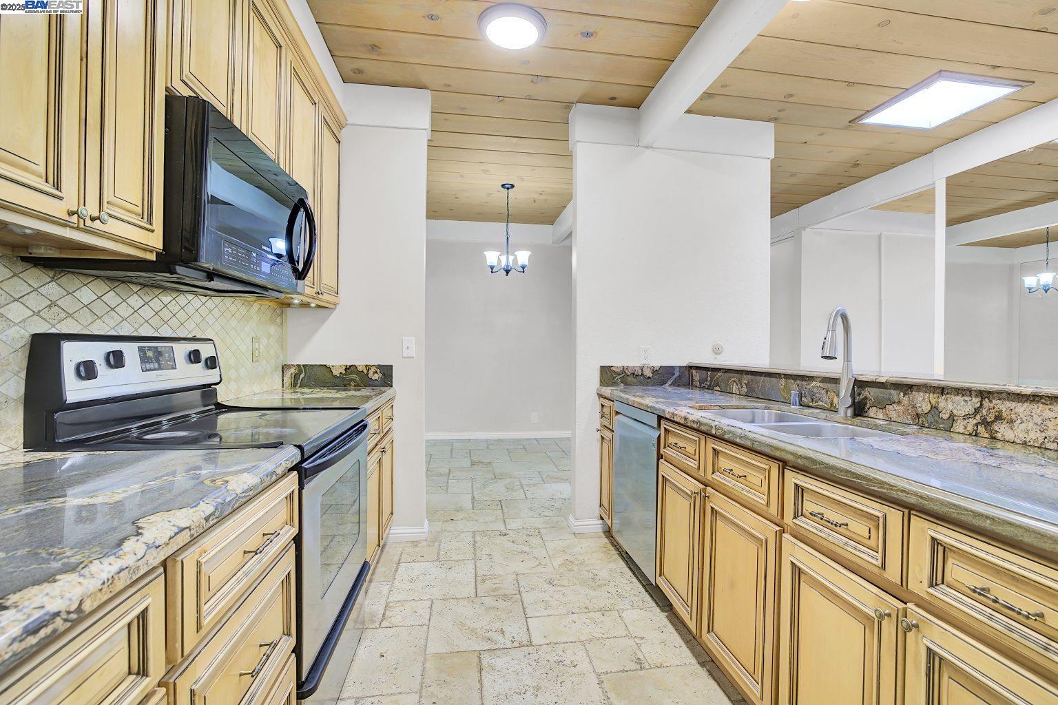 Photo #13: 41111742 Listing: Photo #13