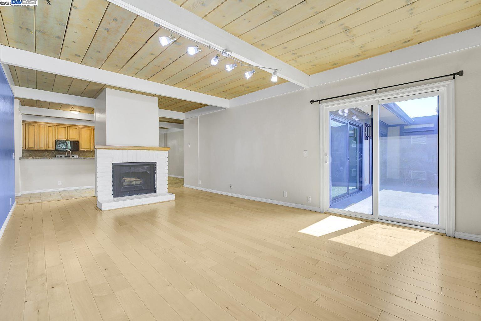 Photo #8: 41111742 Listing: Photo #8