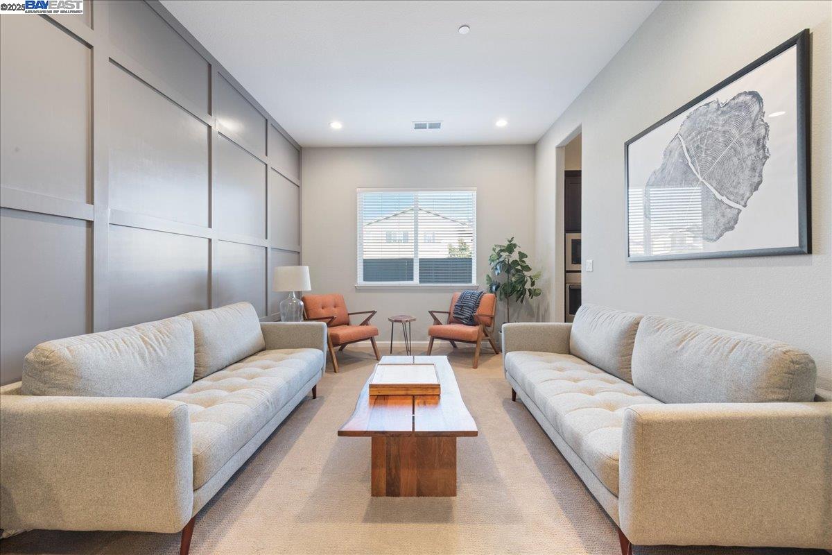 Detail Gallery Image 1 of 47 For 500 Brinwood Way, Oakley,  CA 94561 - 3 Beds | 2/1 Baths