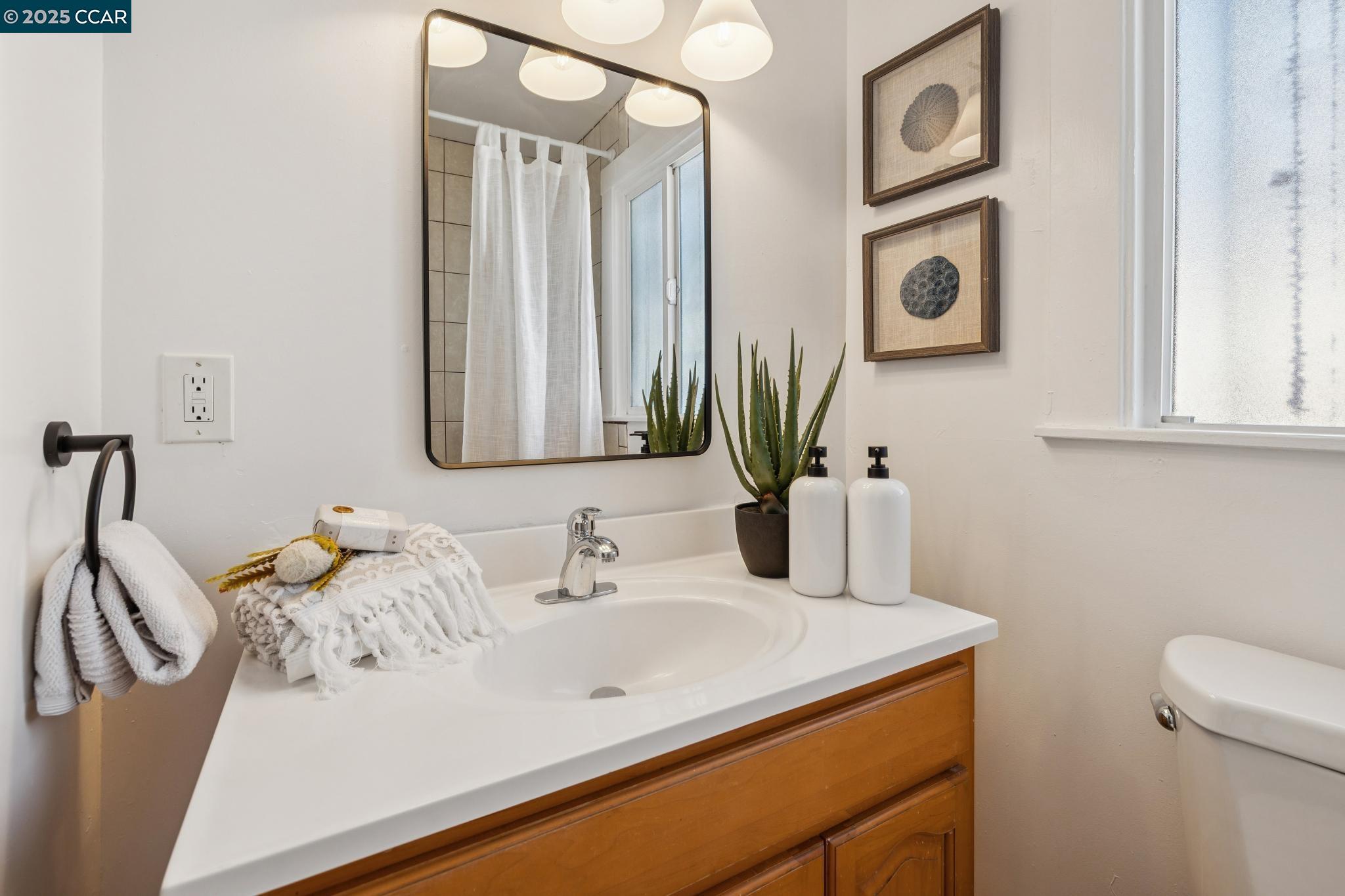 Detail Gallery Image 14 of 25 For 3952 Angelo Ave, Oakland,  CA 94619 - 2 Beds | 1 Baths