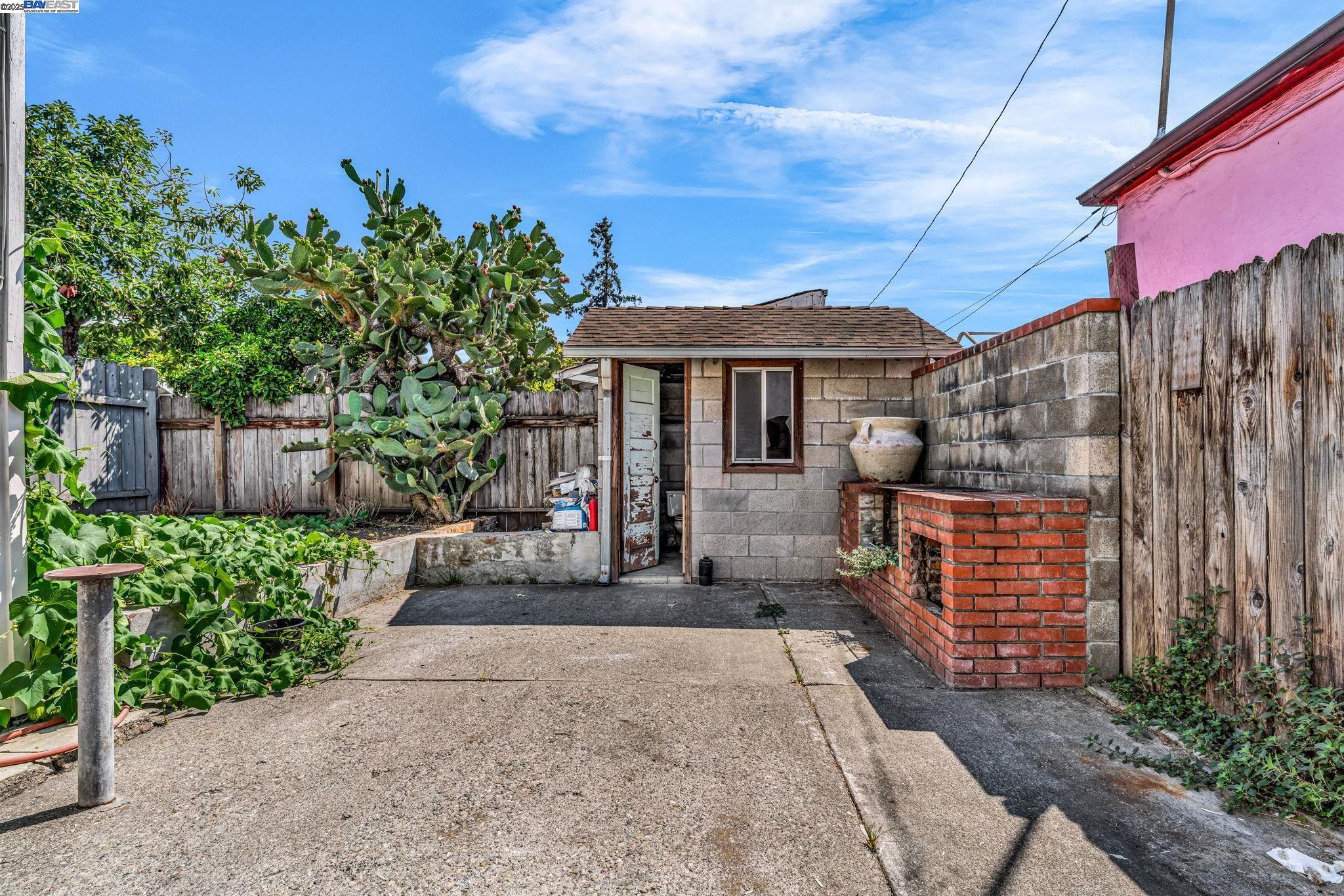 Detail Gallery Image 20 of 26 For 1530 36th Ave, Oakland,  CA 94601 - 2 Beds | 1 Baths