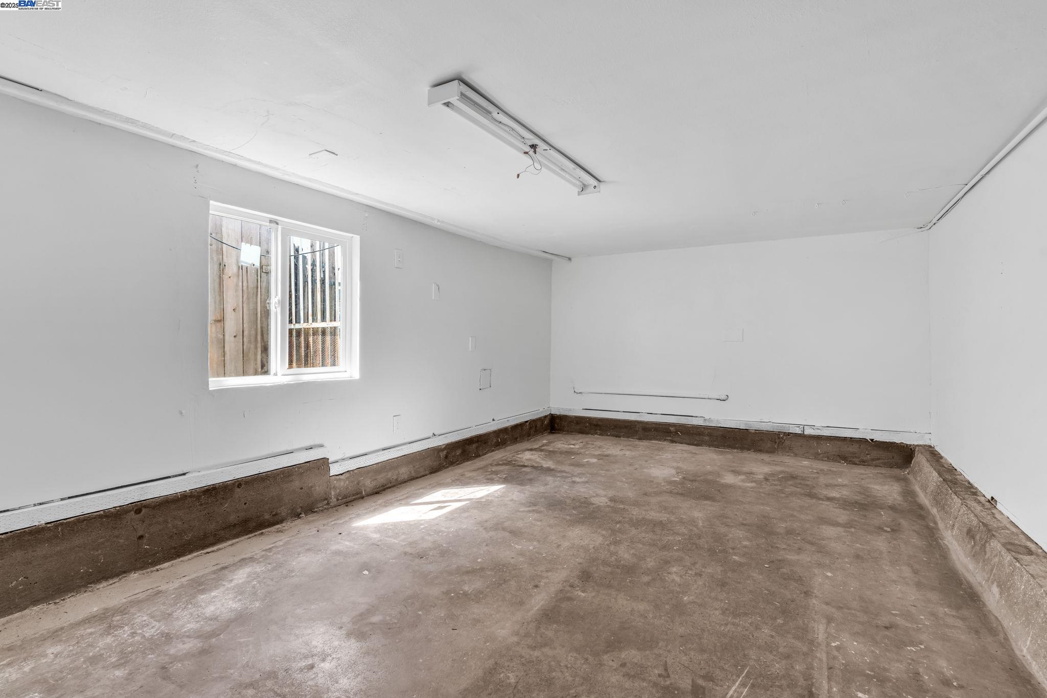 Detail Gallery Image 23 of 26 For 1530 36th Ave, Oakland,  CA 94601 - 2 Beds | 1 Baths