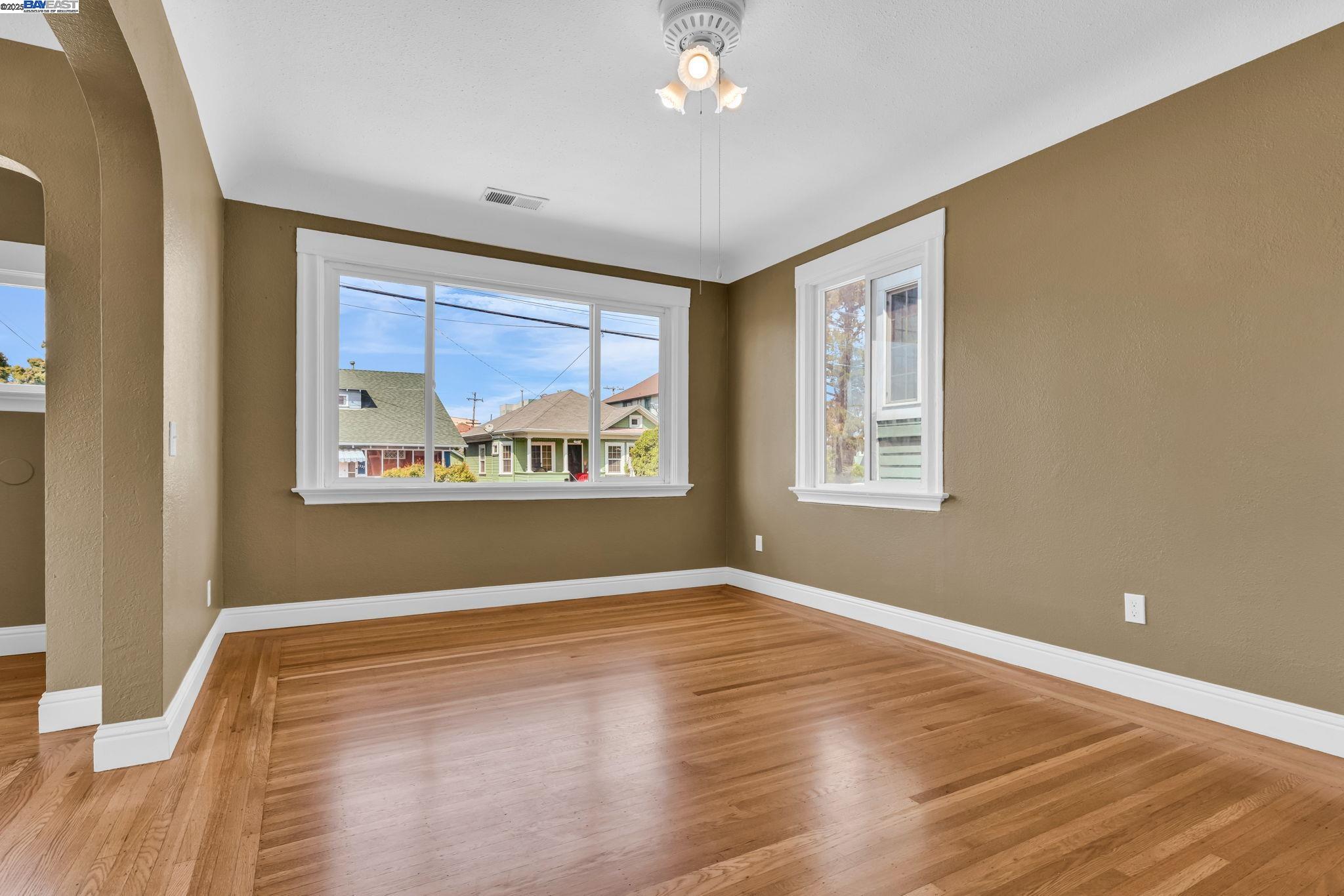 Detail Gallery Image 5 of 26 For 1530 36th Ave, Oakland,  CA 94601 - 2 Beds | 1 Baths