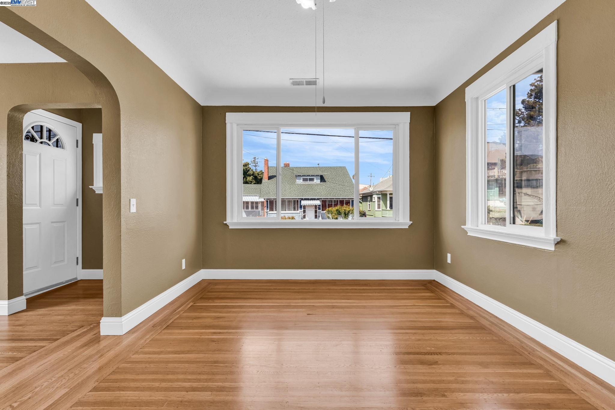 Detail Gallery Image 7 of 26 For 1530 36th Ave, Oakland,  CA 94601 - 2 Beds | 1 Baths