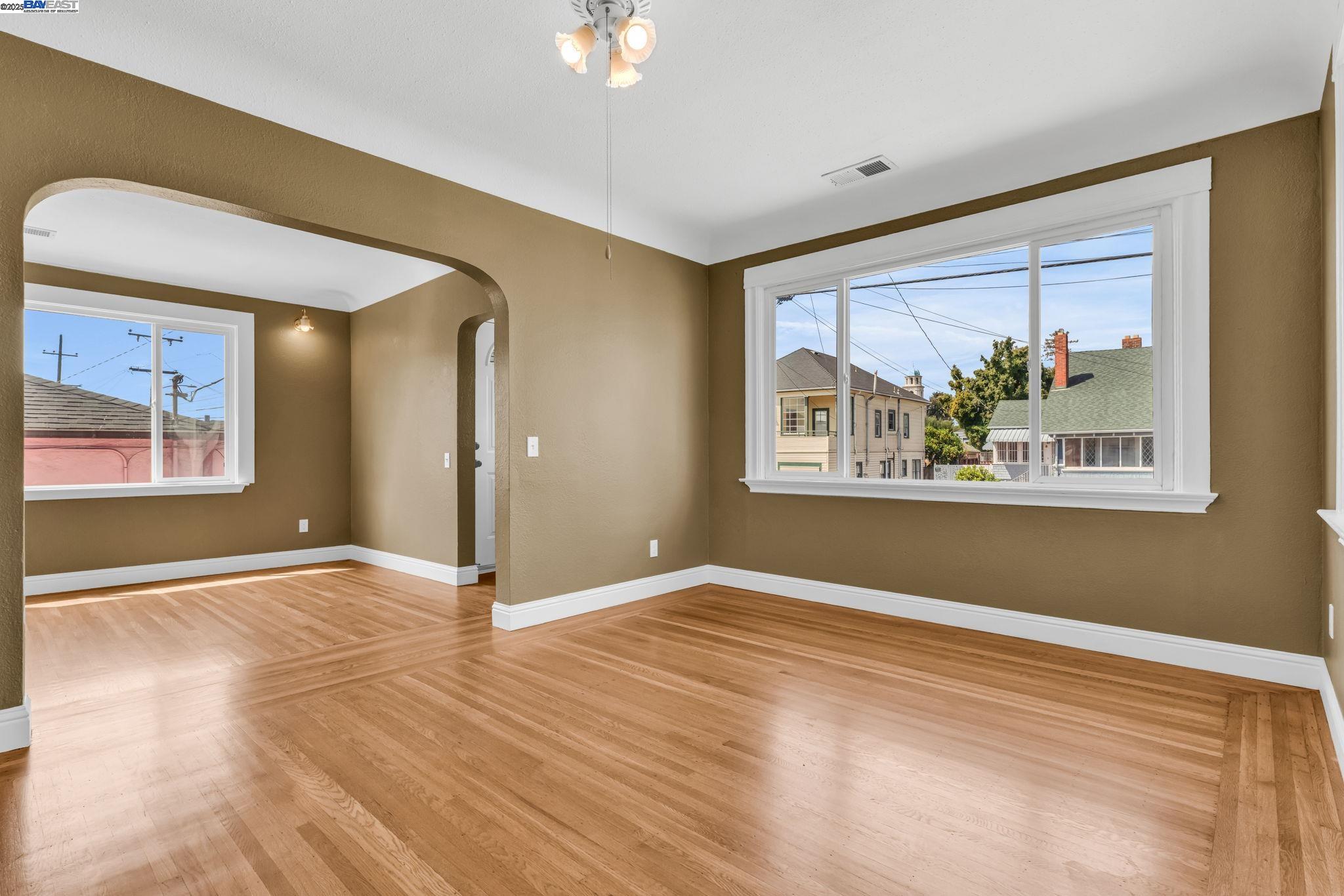 Detail Gallery Image 8 of 26 For 1530 36th Ave, Oakland,  CA 94601 - 2 Beds | 1 Baths