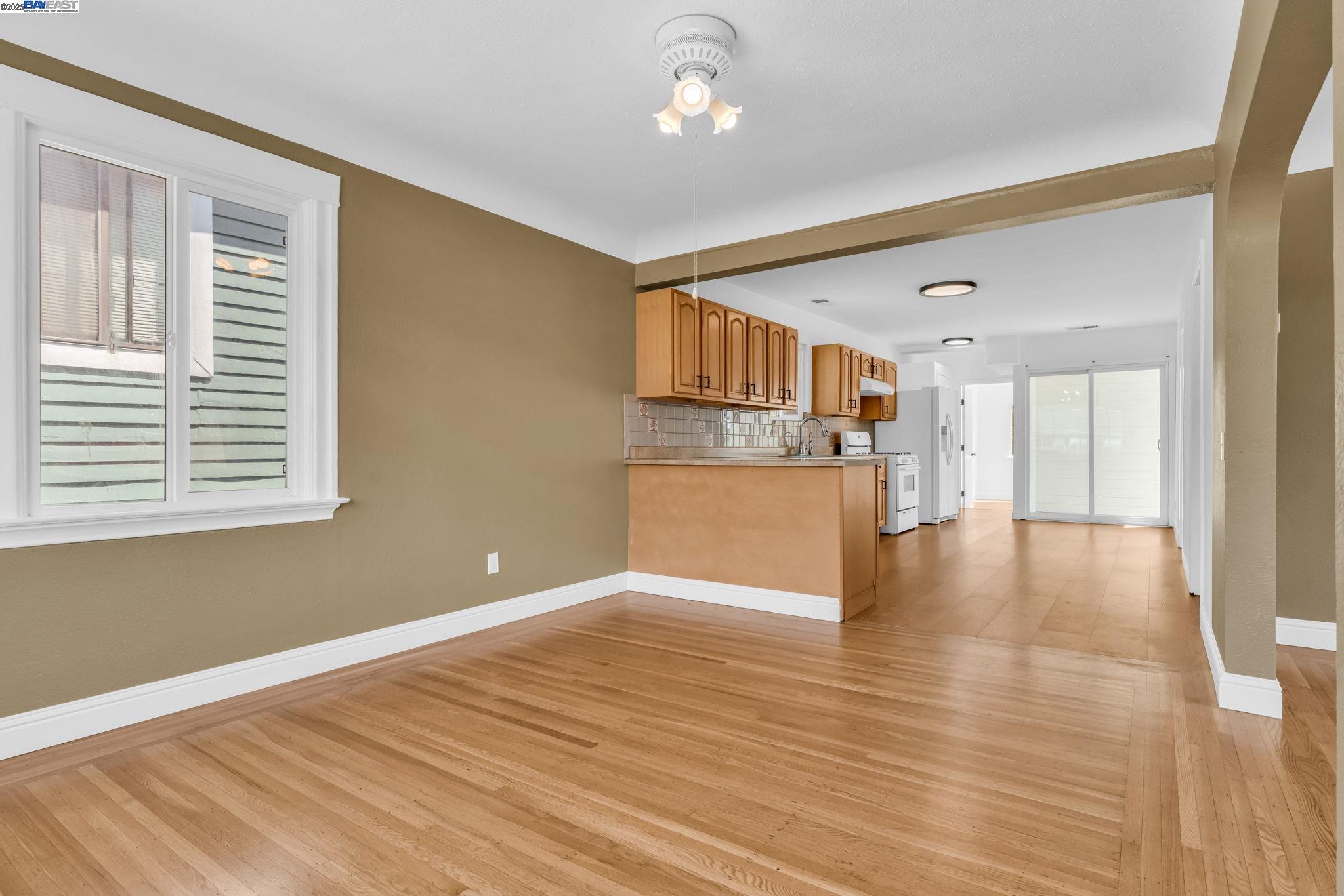 Detail Gallery Image 10 of 26 For 1530 36th Ave, Oakland,  CA 94601 - 2 Beds | 1 Baths