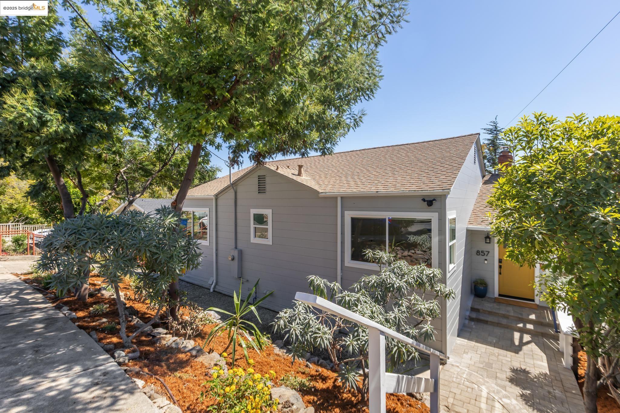 Detail Gallery Image 2 of 60 For 857 Sea View Dr., El Cerrito,  CA 94530 - 3 Beds | 2 Baths