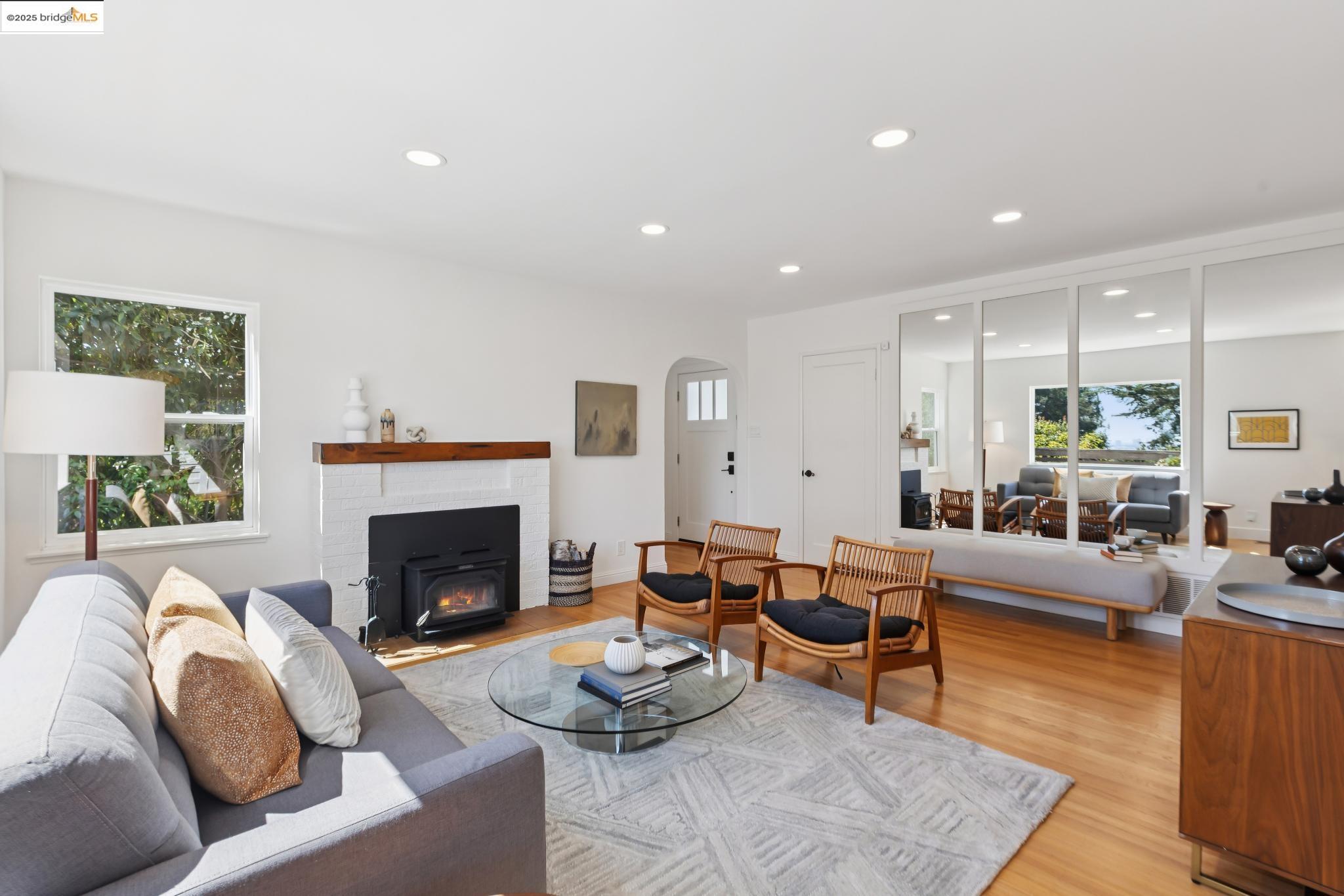 Detail Gallery Image 11 of 60 For 857 Sea View Dr., El Cerrito,  CA 94530 - 3 Beds | 2 Baths