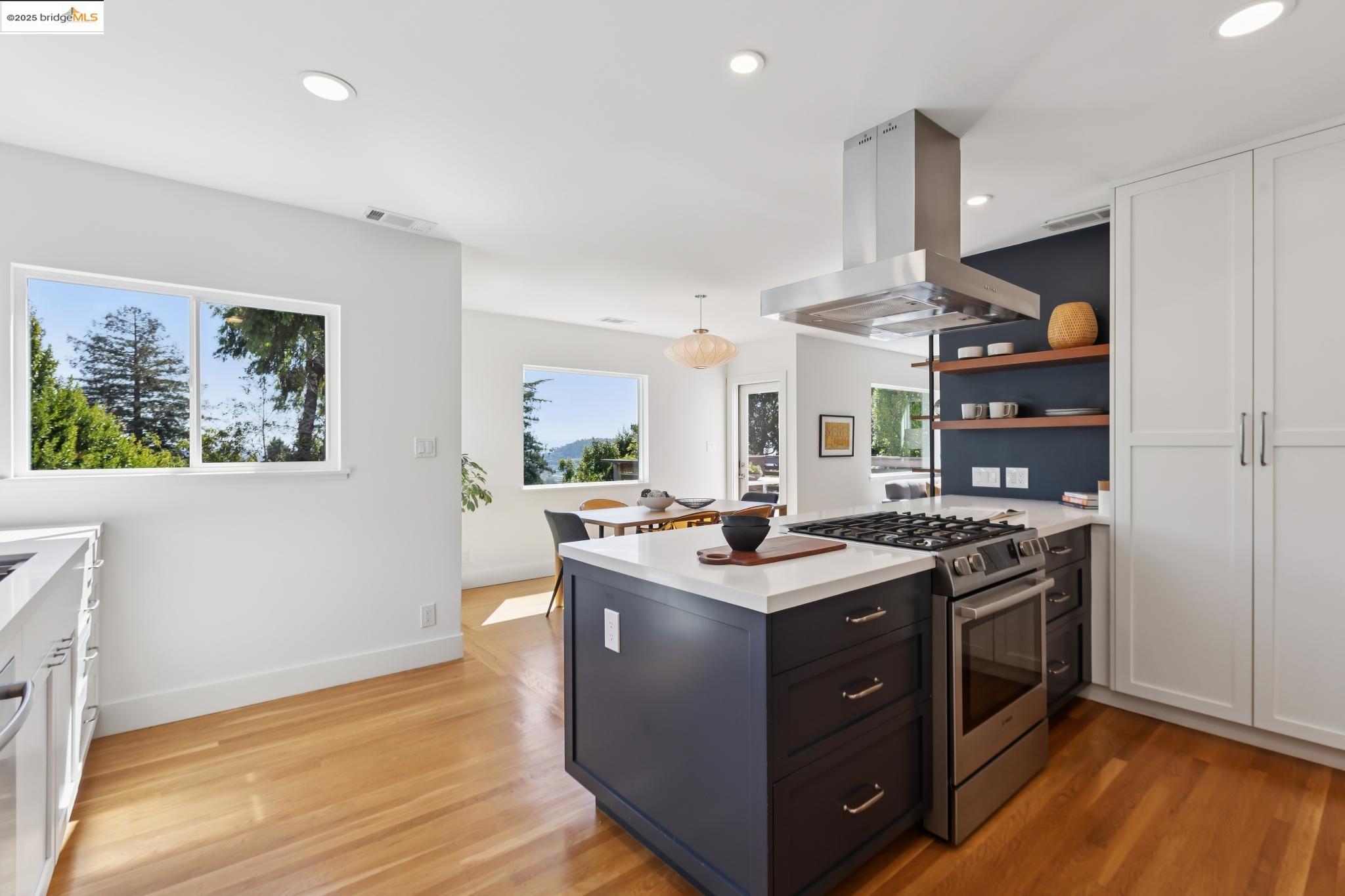 Detail Gallery Image 16 of 60 For 857 Sea View Dr., El Cerrito,  CA 94530 - 3 Beds | 2 Baths