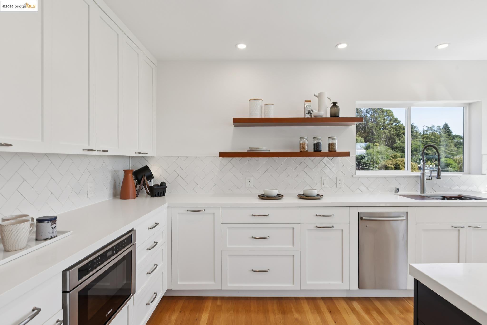 Detail Gallery Image 17 of 60 For 857 Sea View Dr., El Cerrito,  CA 94530 - 3 Beds | 2 Baths