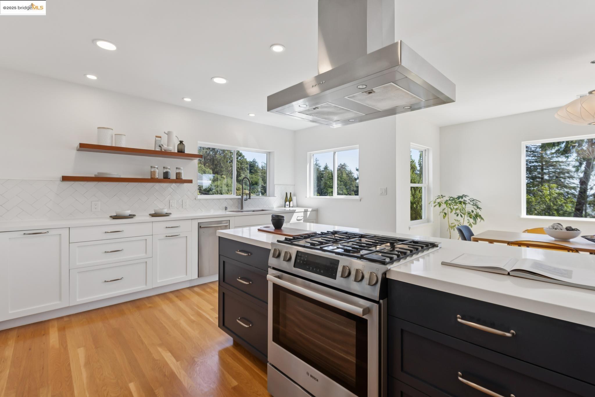 Detail Gallery Image 18 of 60 For 857 Sea View Dr., El Cerrito,  CA 94530 - 3 Beds | 2 Baths