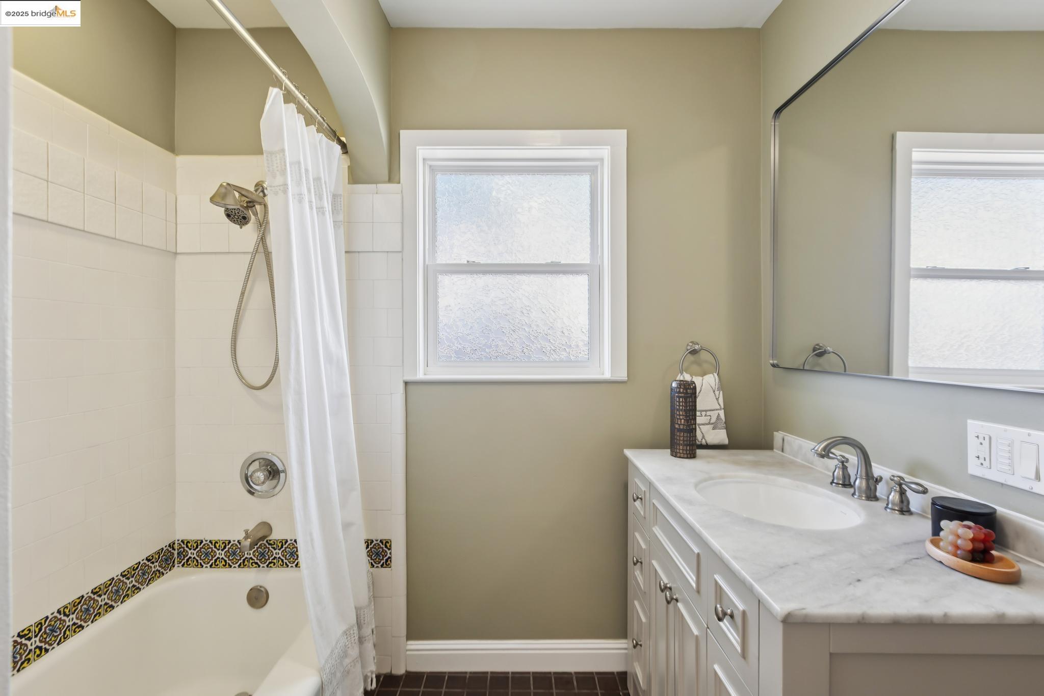 Detail Gallery Image 30 of 60 For 857 Sea View Dr., El Cerrito,  CA 94530 - 3 Beds | 2 Baths