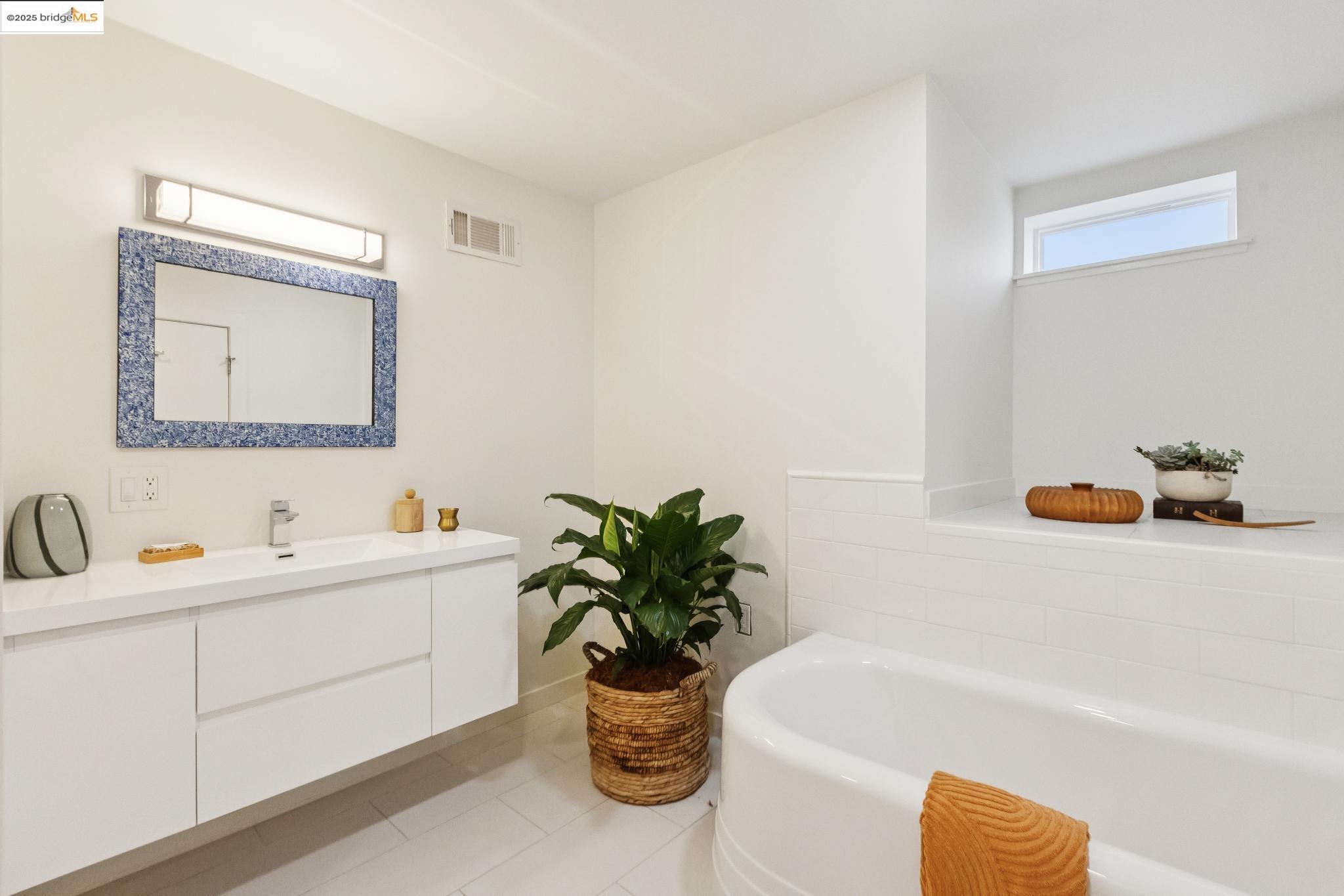 Detail Gallery Image 42 of 60 For 857 Sea View Dr., El Cerrito,  CA 94530 - 3 Beds | 2 Baths