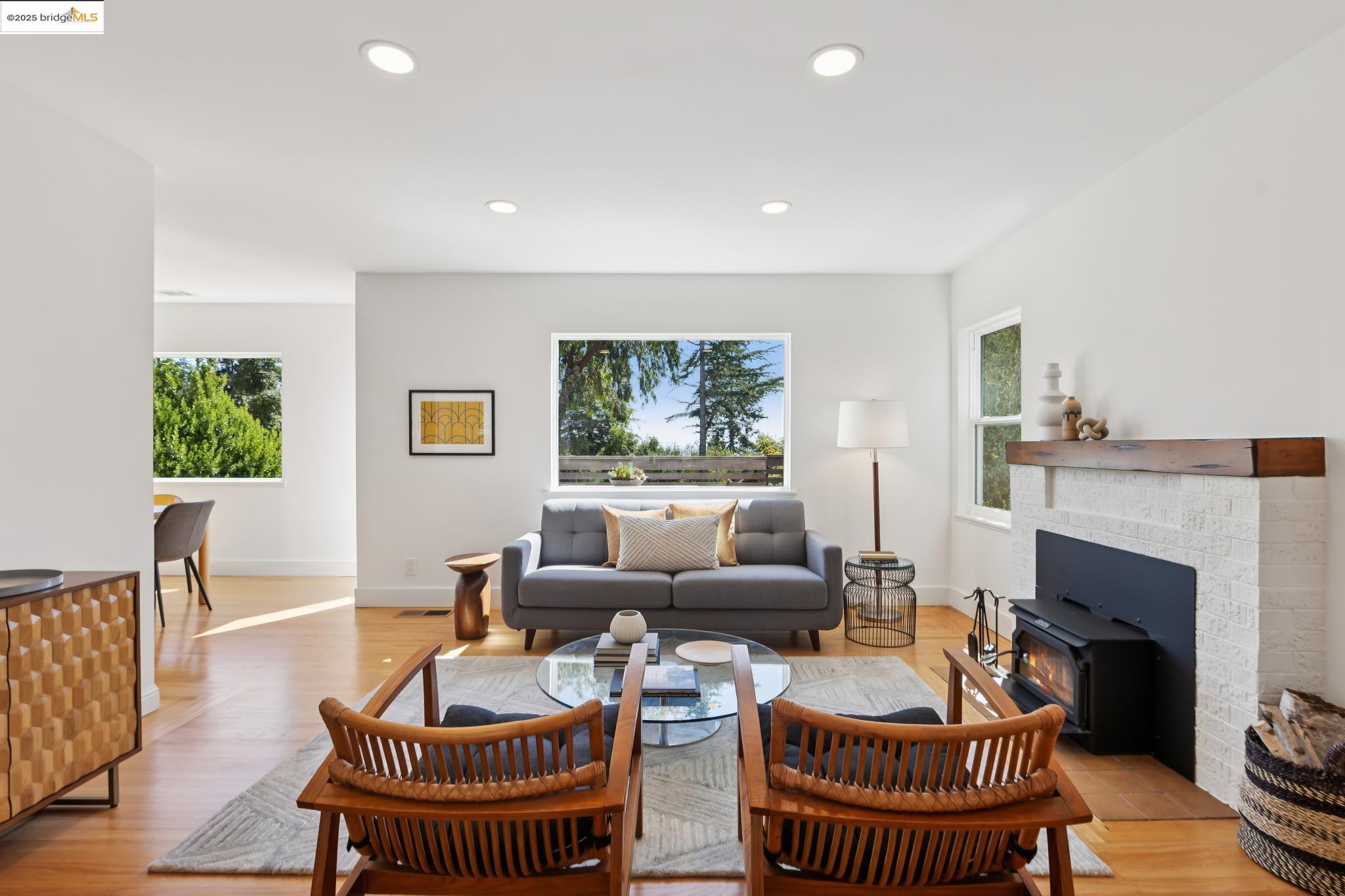 Detail Gallery Image 8 of 60 For 857 Sea View Dr., El Cerrito,  CA 94530 - 3 Beds | 2 Baths