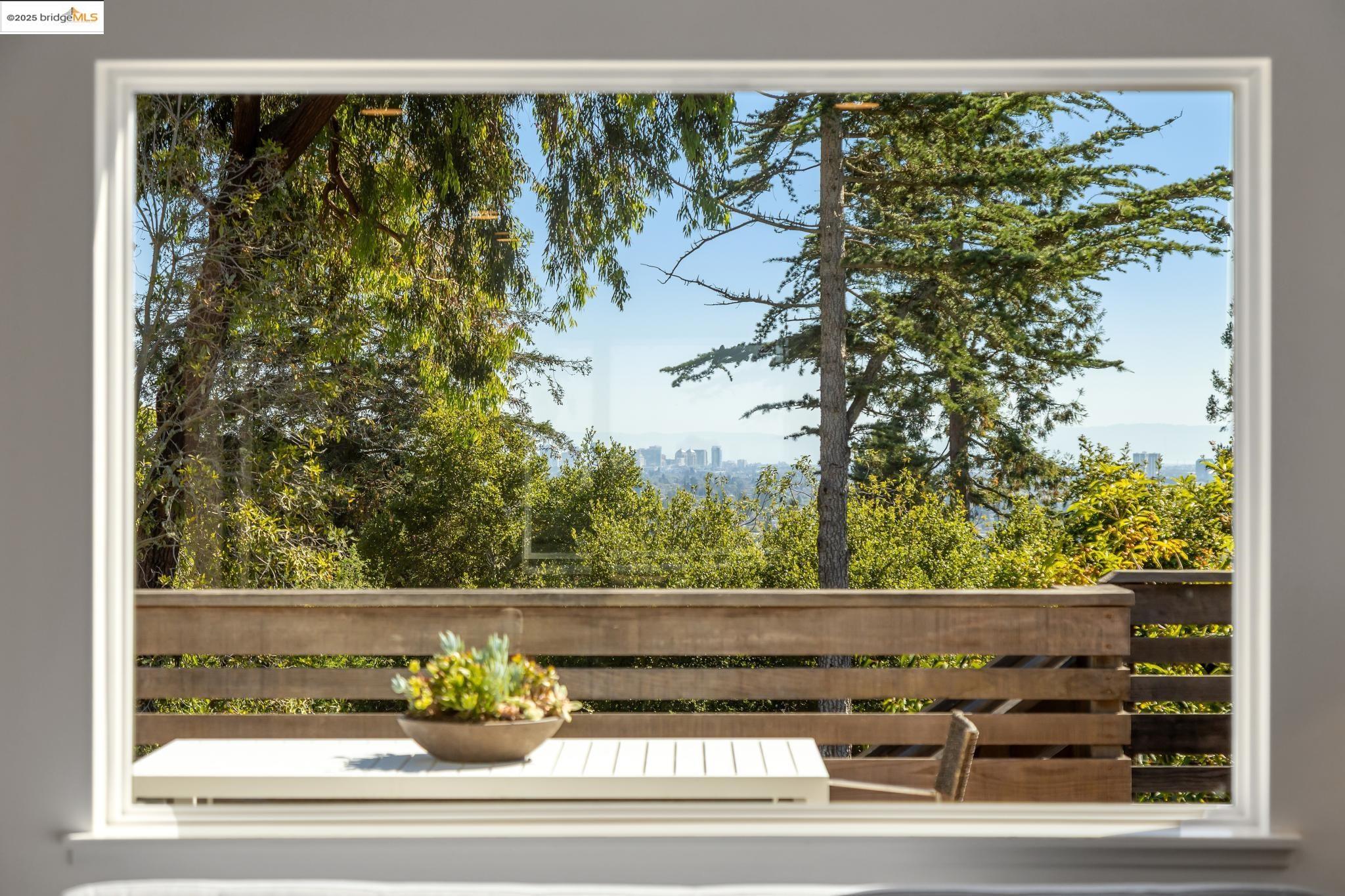 Detail Gallery Image 9 of 60 For 857 Sea View Dr., El Cerrito,  CA 94530 - 3 Beds | 2 Baths