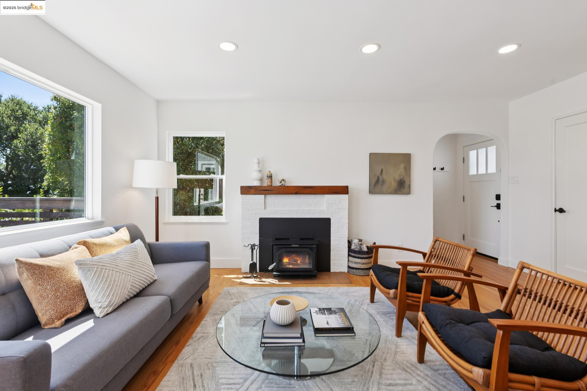 Detail Gallery Image 10 of 60 For 857 Sea View Dr., El Cerrito,  CA 94530 - 3 Beds | 2 Baths