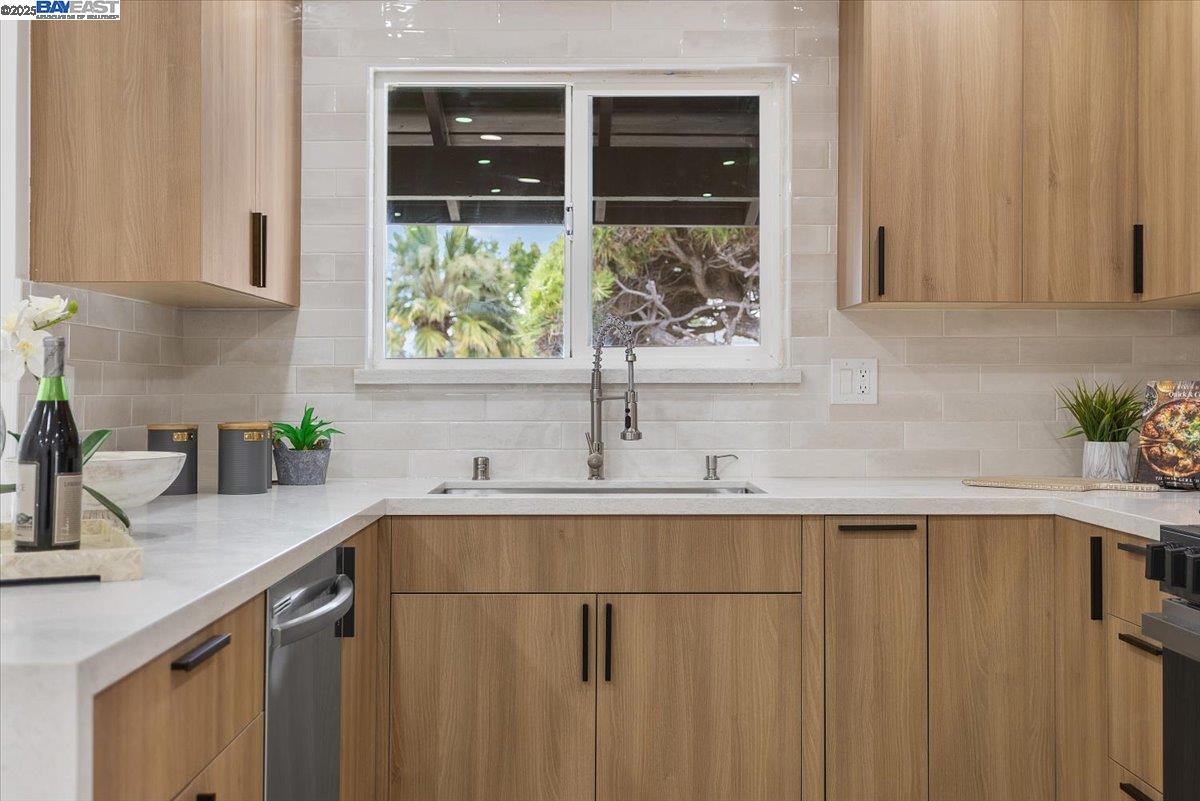 Detail Gallery Image 18 of 58 For 2108 Dalton Way, Union City,  CA 94587 - 4 Beds | 2 Baths