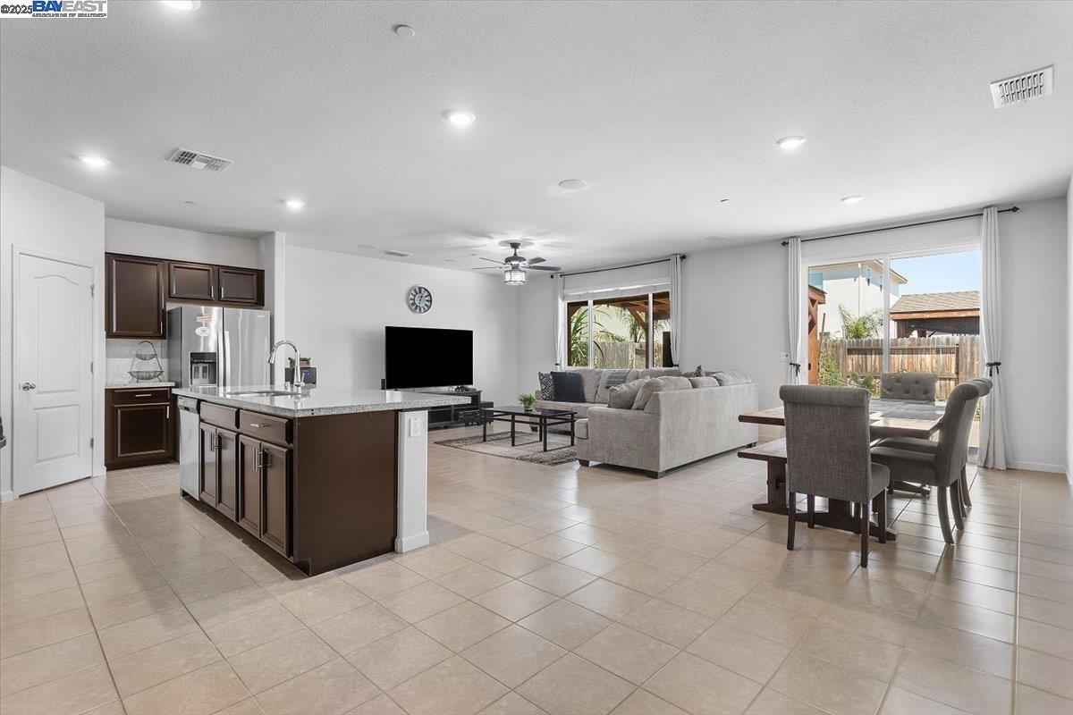 Detail Gallery Image 13 of 22 For 407 Sacramento St, Lathrop,  CA 95330 - 4 Beds | 2 Baths