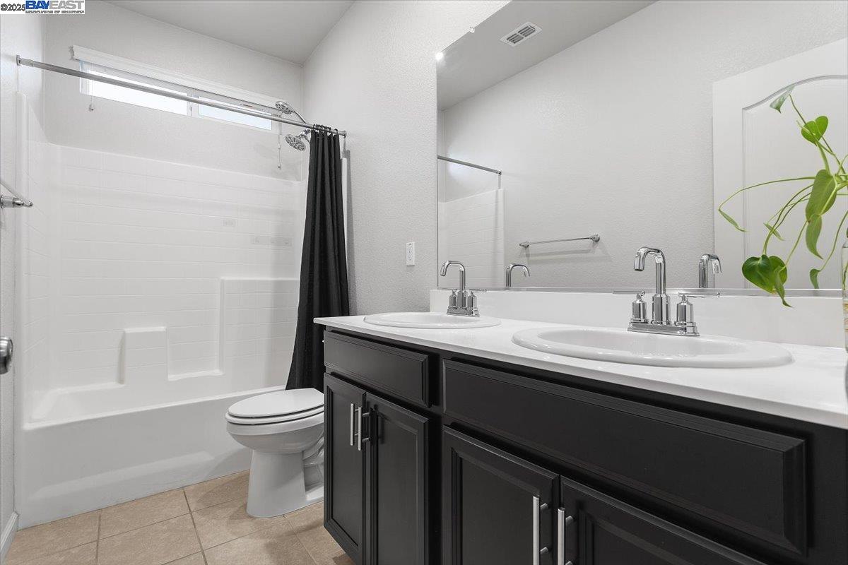 Detail Gallery Image 8 of 22 For 407 Sacramento St, Lathrop,  CA 95330 - 4 Beds | 2 Baths