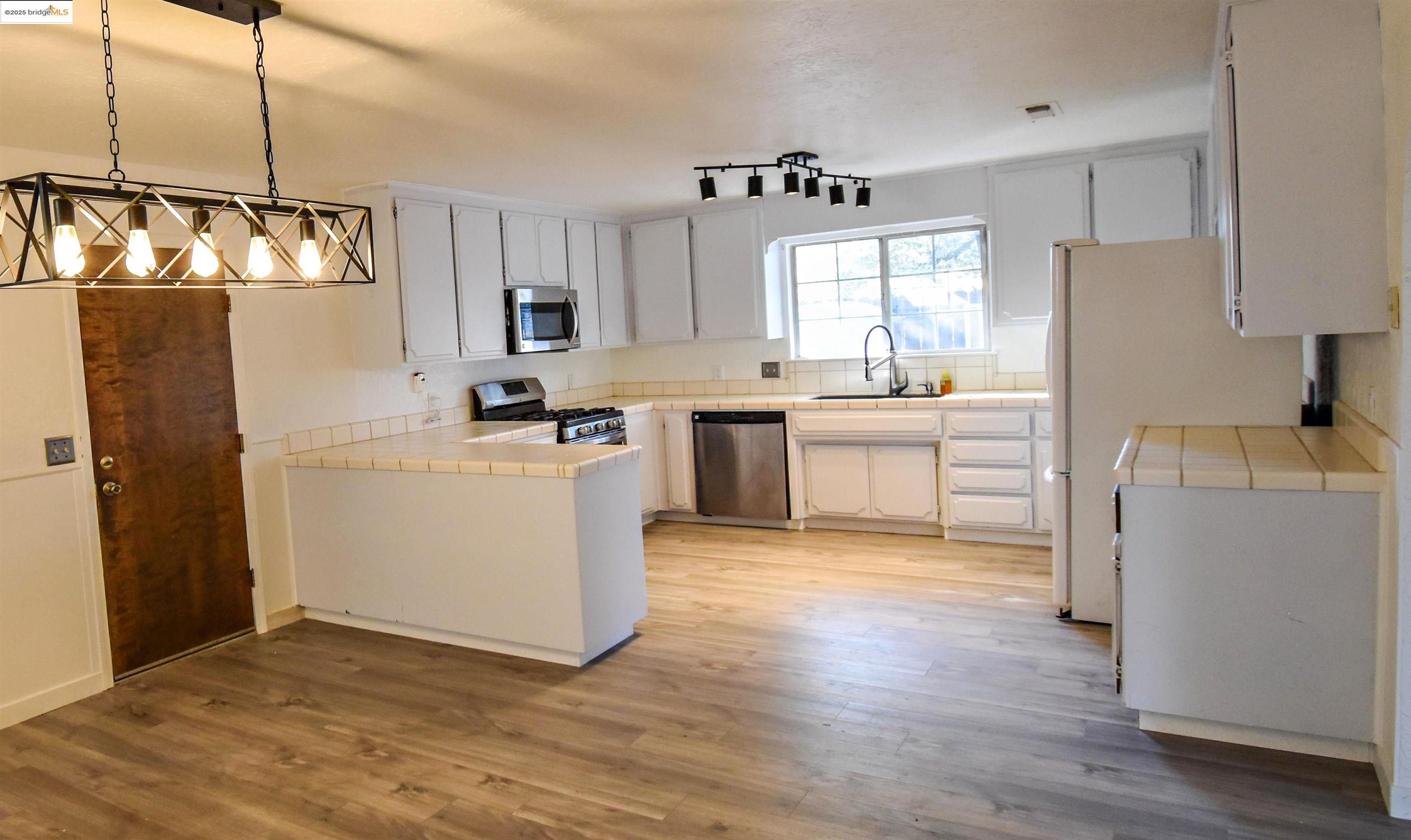 Detail Gallery Image 5 of 43 For 17448 Livermore Ct, Soulsbyville,  CA 95372 - 3 Beds | 2 Baths