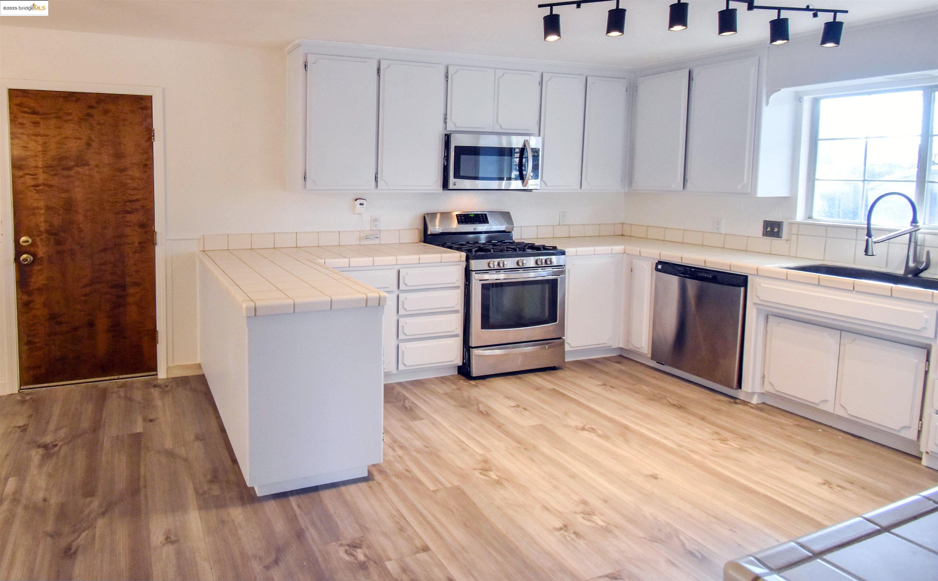 Detail Gallery Image 7 of 43 For 17448 Livermore Ct, Soulsbyville,  CA 95372 - 3 Beds | 2 Baths