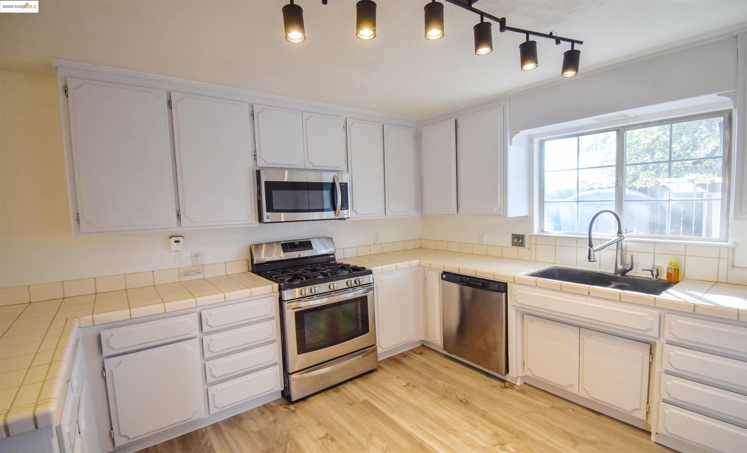 Detail Gallery Image 8 of 43 For 17448 Livermore Ct, Soulsbyville,  CA 95372 - 3 Beds | 2 Baths