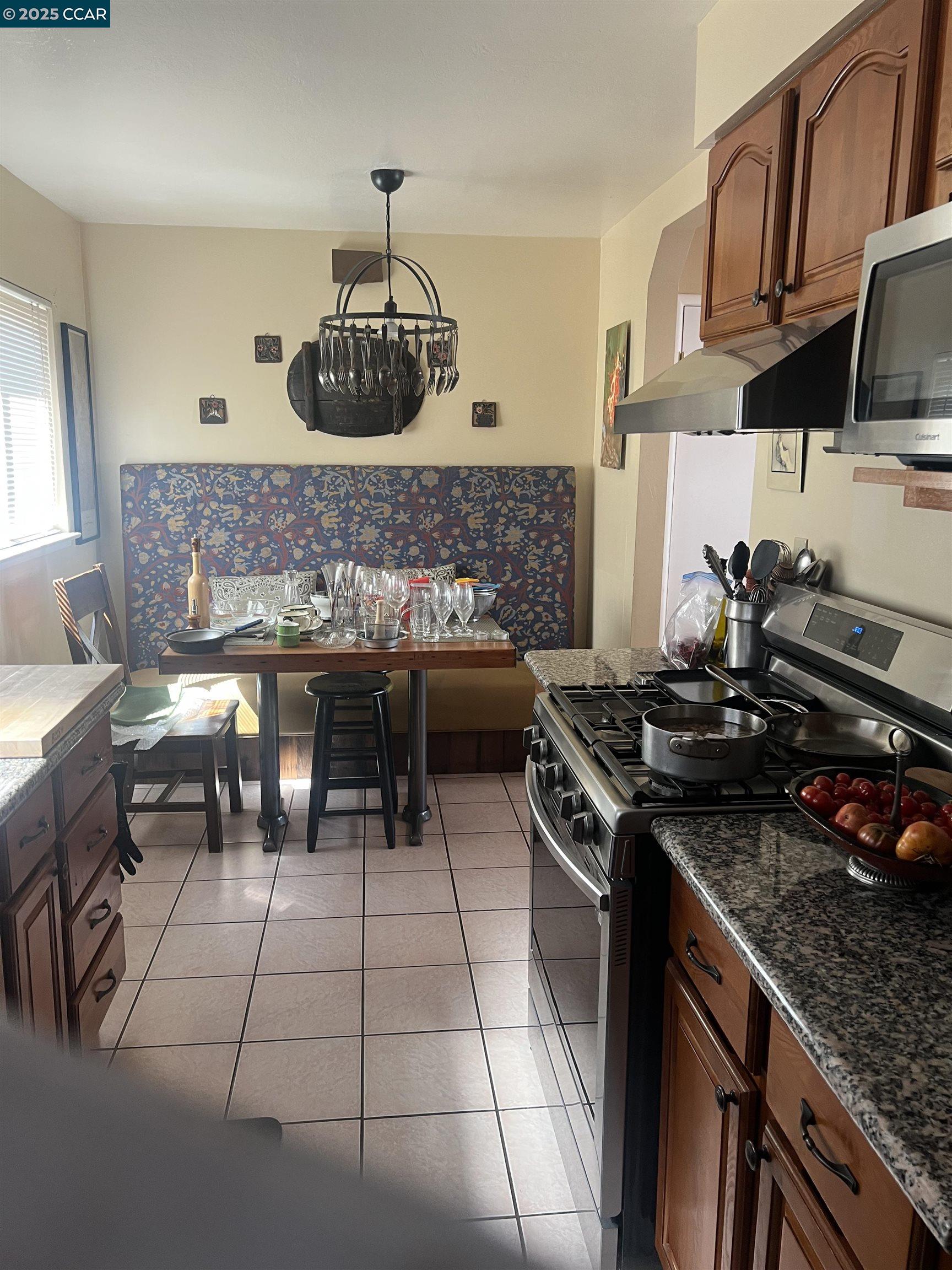 Detail Gallery Image 4 of 5 For 1840 Pullman St, San Pablo,  CA 94806 - 3 Beds | 1/1 Baths
