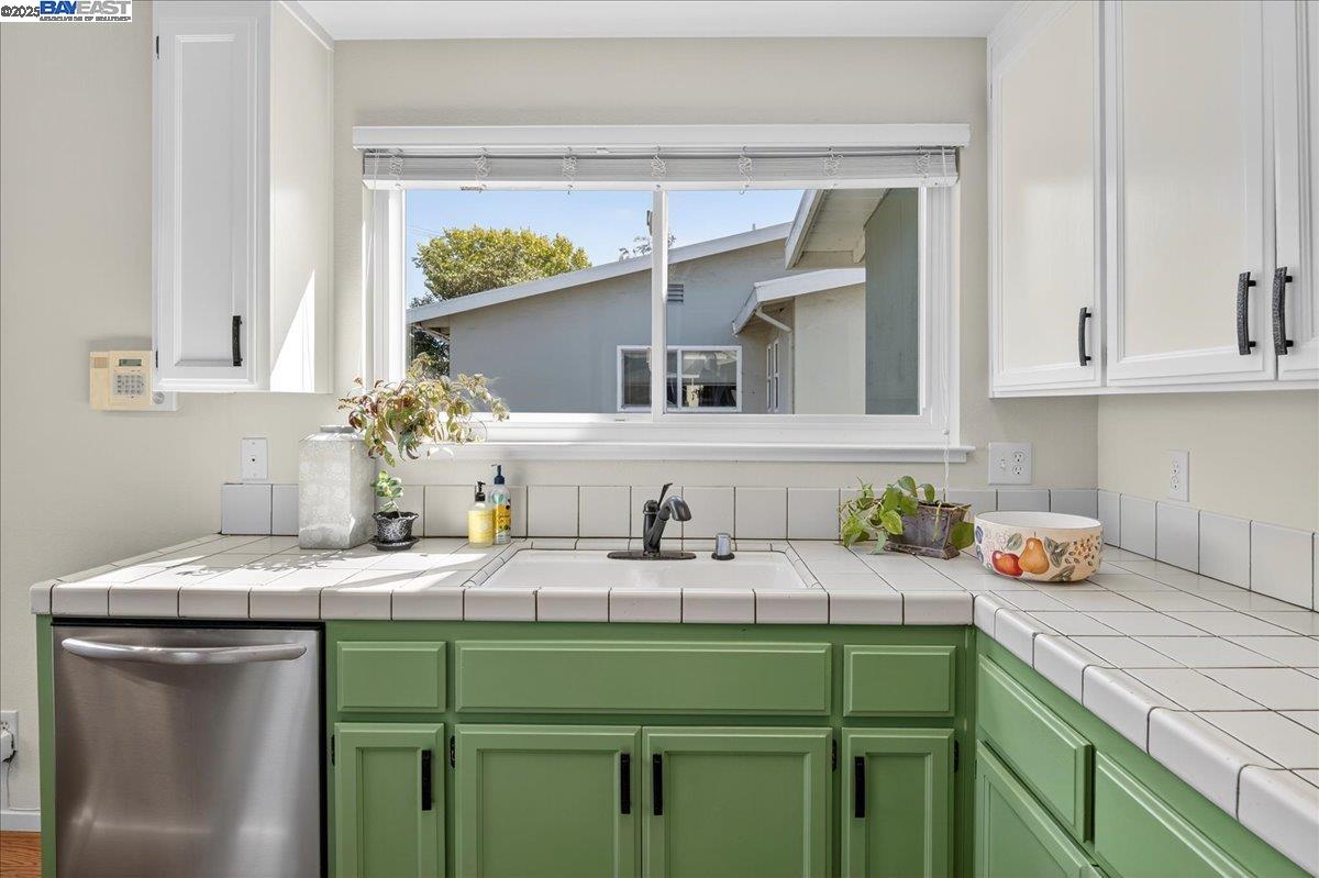 Detail Gallery Image 15 of 54 For 15356 Sullivan Ave, San Leandro,  CA 94579 - 4 Beds | 3 Baths