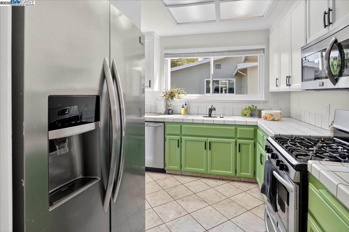 Detail Gallery Image 18 of 54 For 15356 Sullivan Ave, San Leandro,  CA 94579 - 4 Beds | 3 Baths