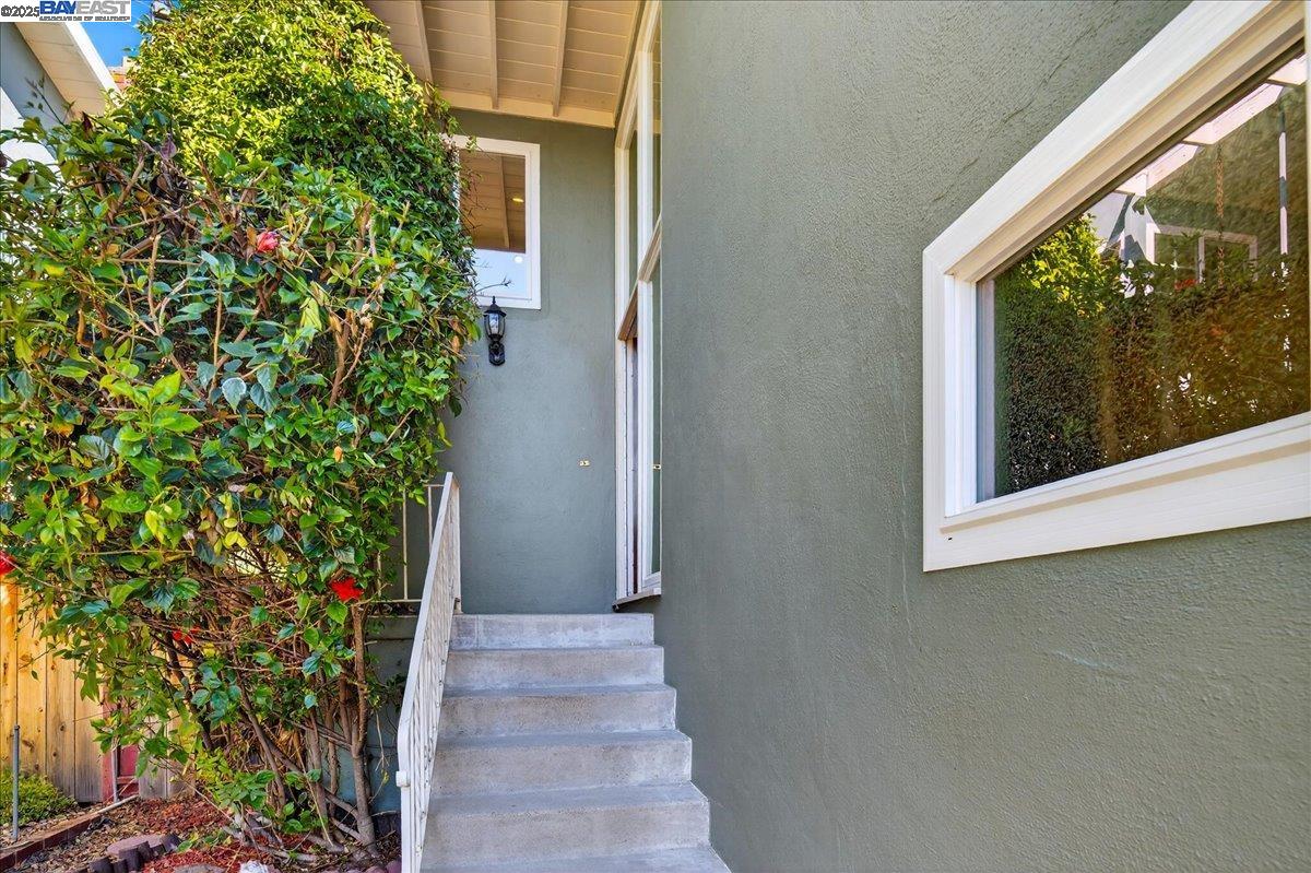 Detail Gallery Image 4 of 54 For 15356 Sullivan Ave, San Leandro,  CA 94579 - 4 Beds | 3 Baths