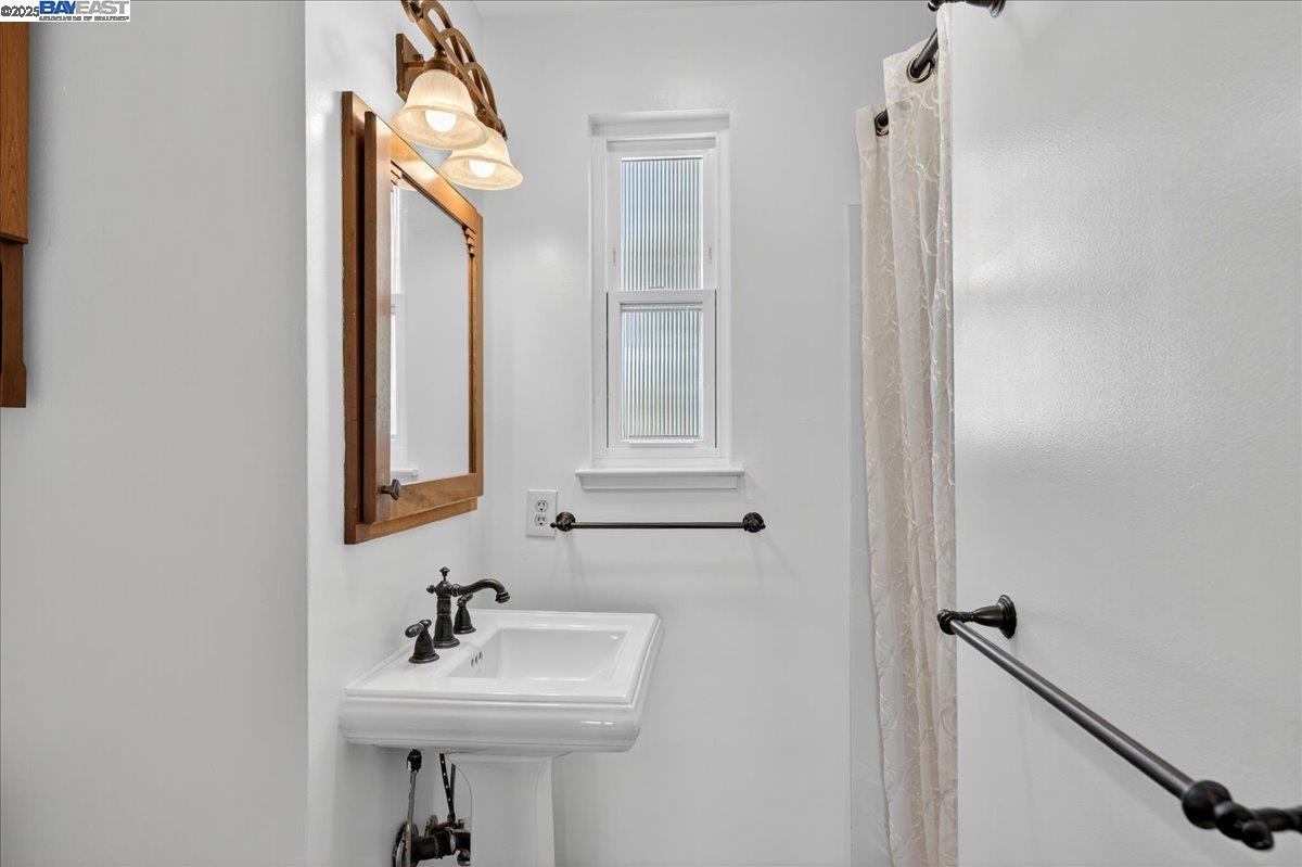 Detail Gallery Image 30 of 54 For 15356 Sullivan Ave, San Leandro,  CA 94579 - 4 Beds | 3 Baths